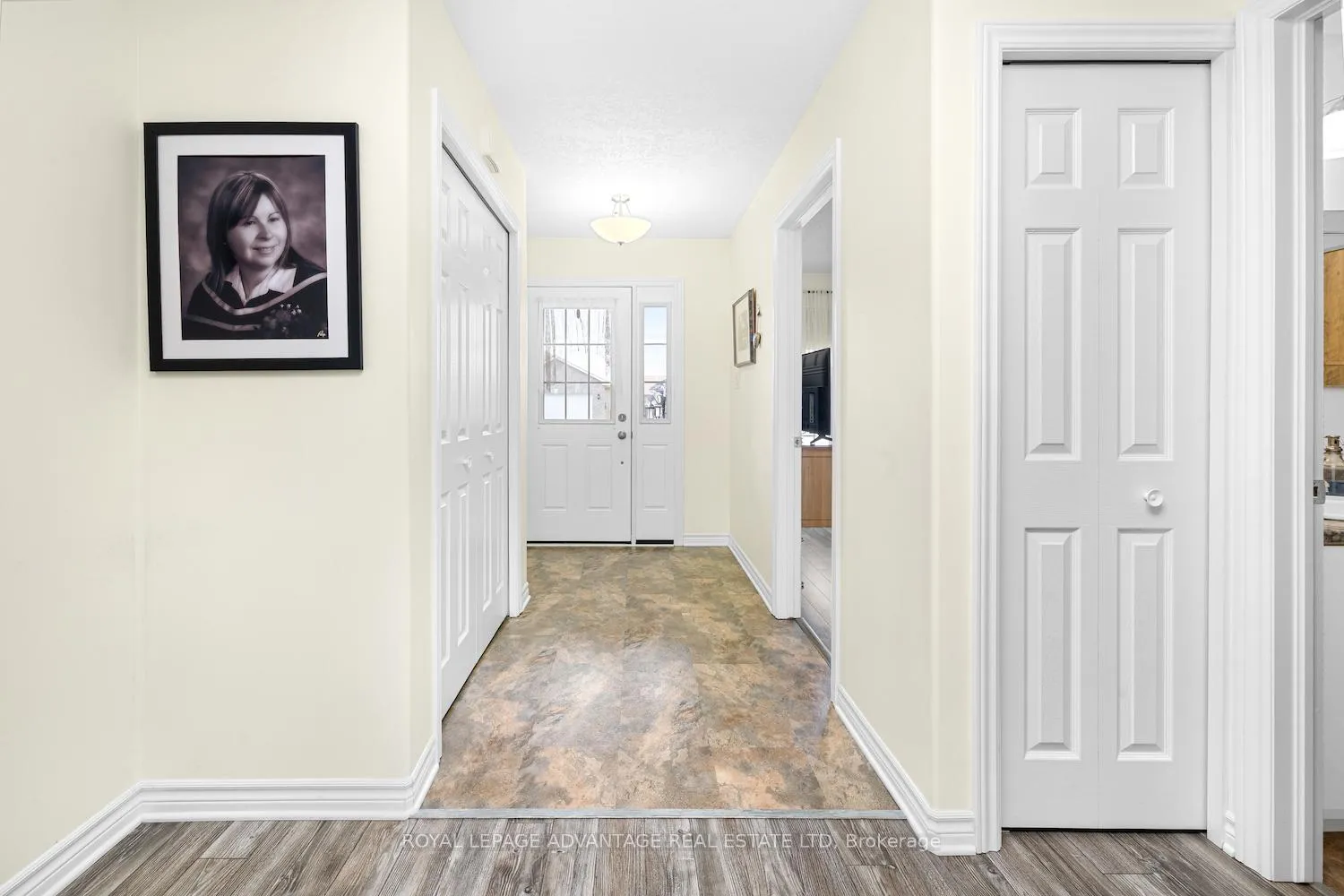 Photo 3 of 42 Code Crescent, Smiths Falls — HOMEH