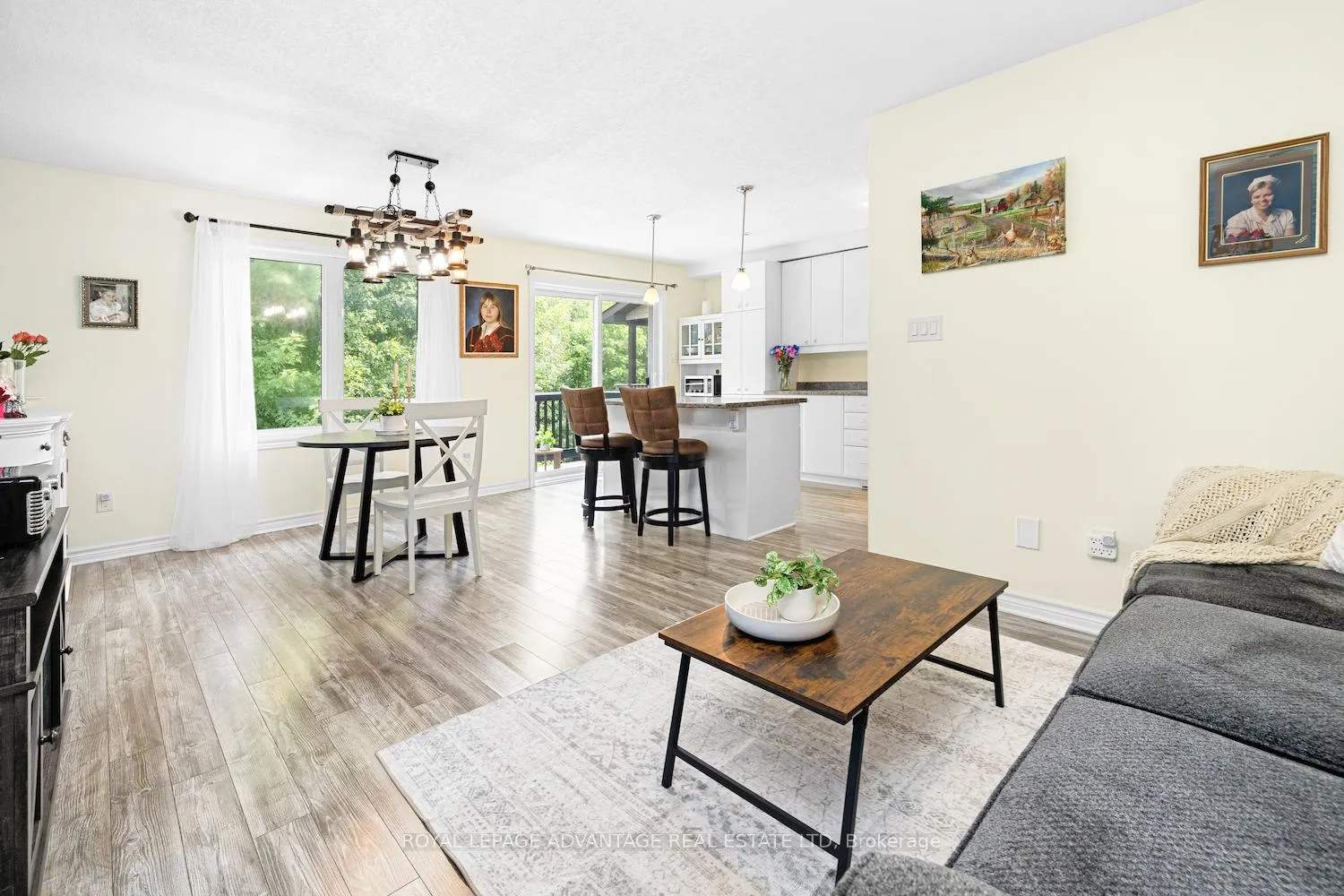 Photo 11 of 42 Code Crescent, Smiths Falls — HOMEH