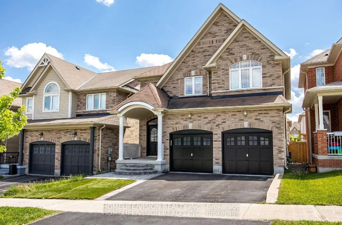 Front of 19 Grey Wing Avenue