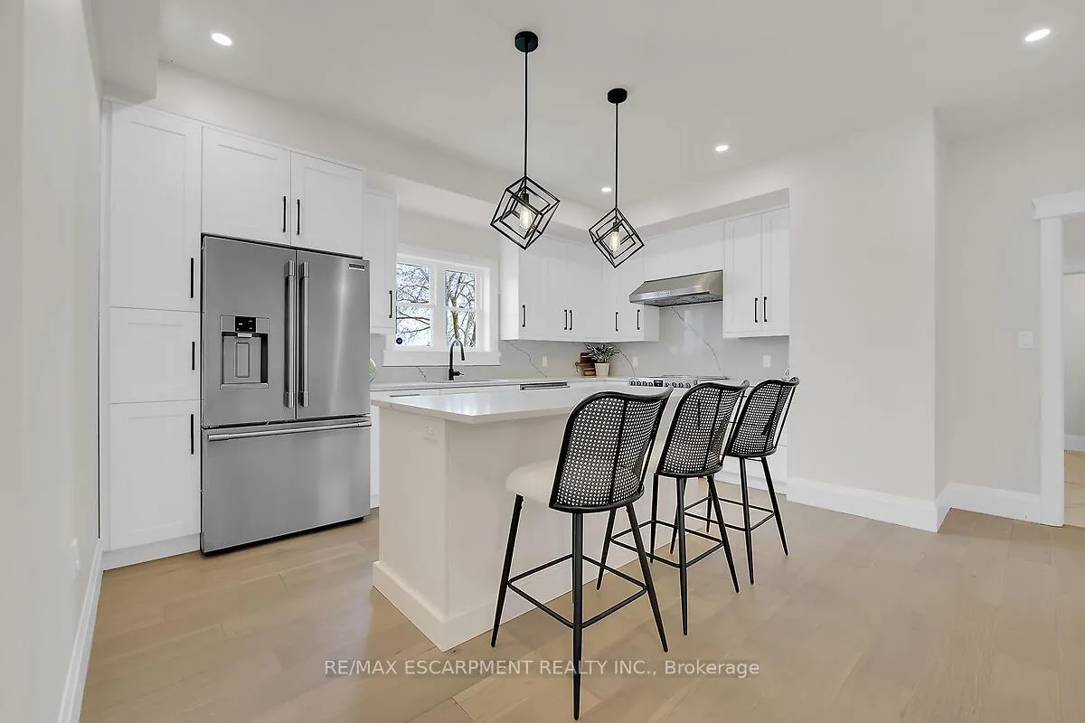 Photo 8 of 8184 Airport Road E, Hamilton, Mount Hope — HOMEH