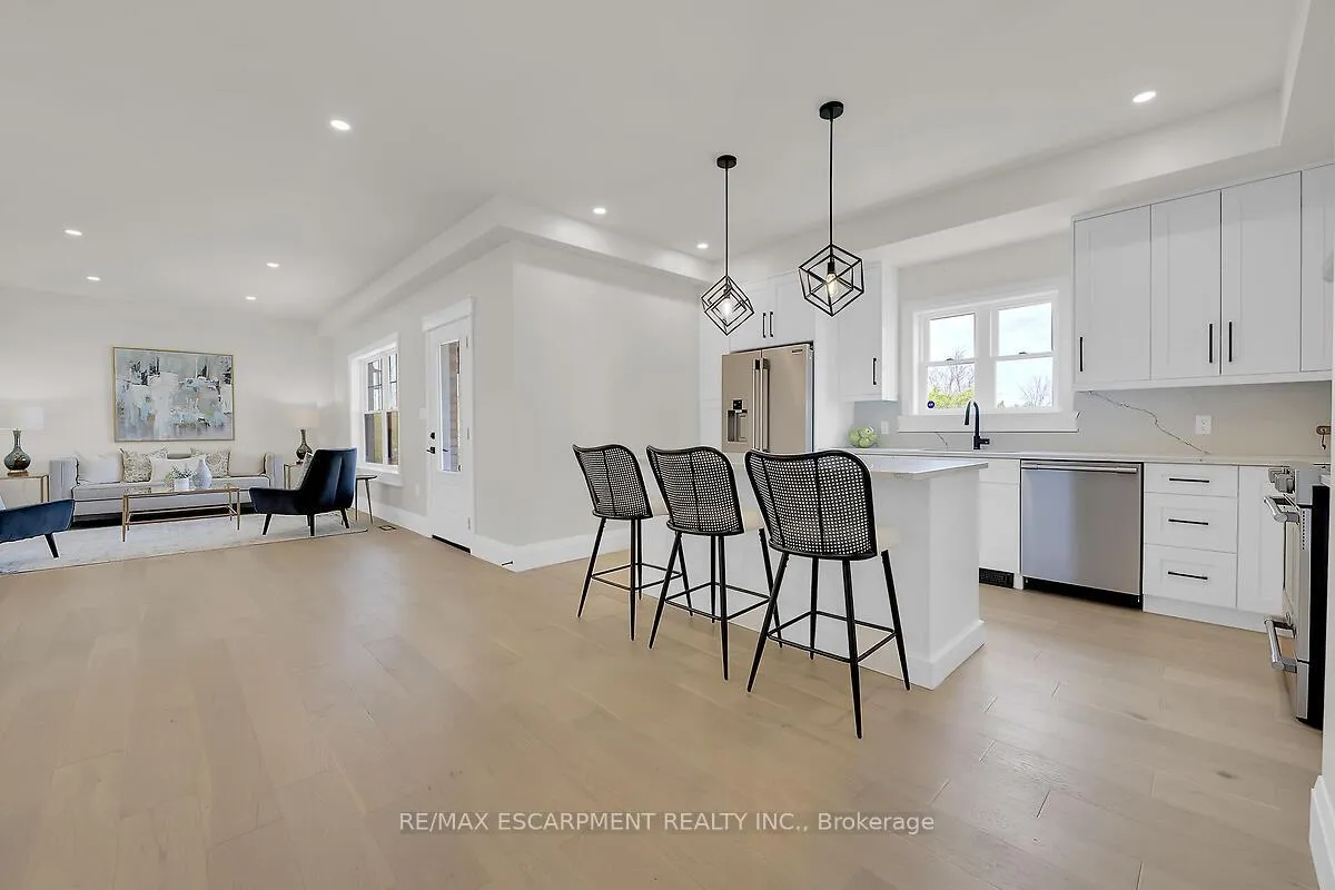 Photo 12 of 8184 Airport Road E, Hamilton, Mount Hope — HOMEH