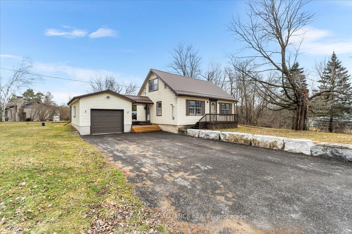 Photo 3 of 402 Beatty Road, Belleville, Thurlow Ward — HOMEH