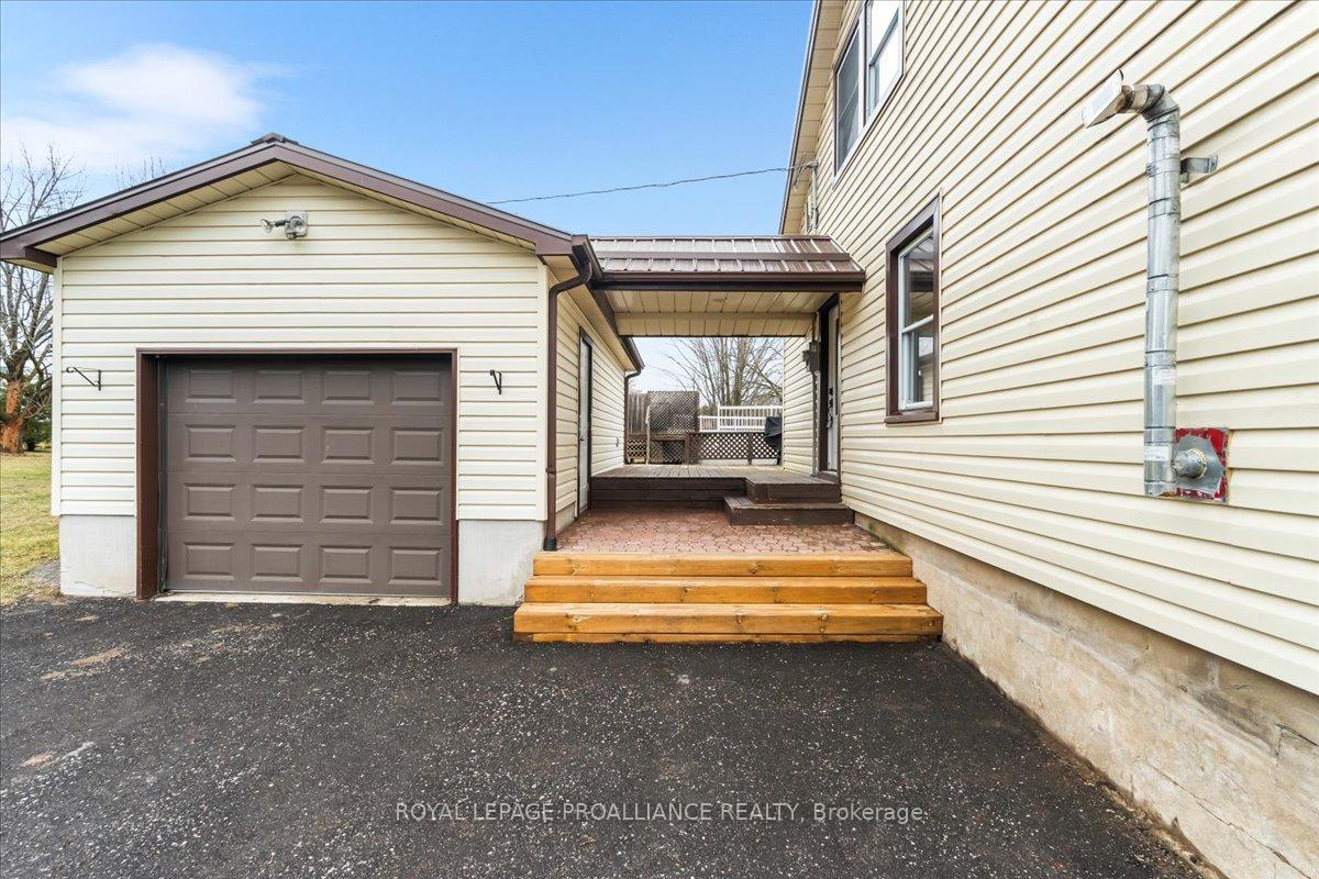 Photo 4 of 402 Beatty Road, Belleville, Thurlow Ward — HOMEH