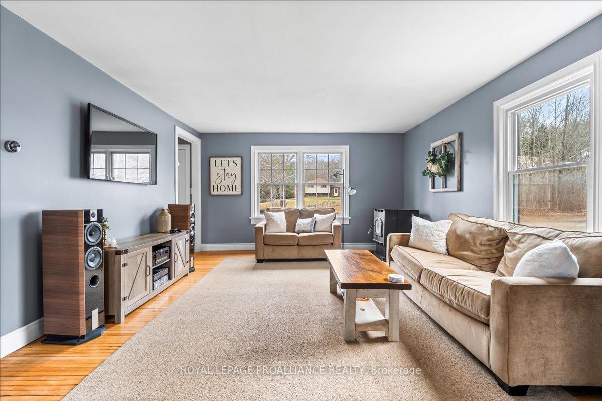 Photo 10 of 402 Beatty Road, Belleville, Thurlow Ward — HOMEH