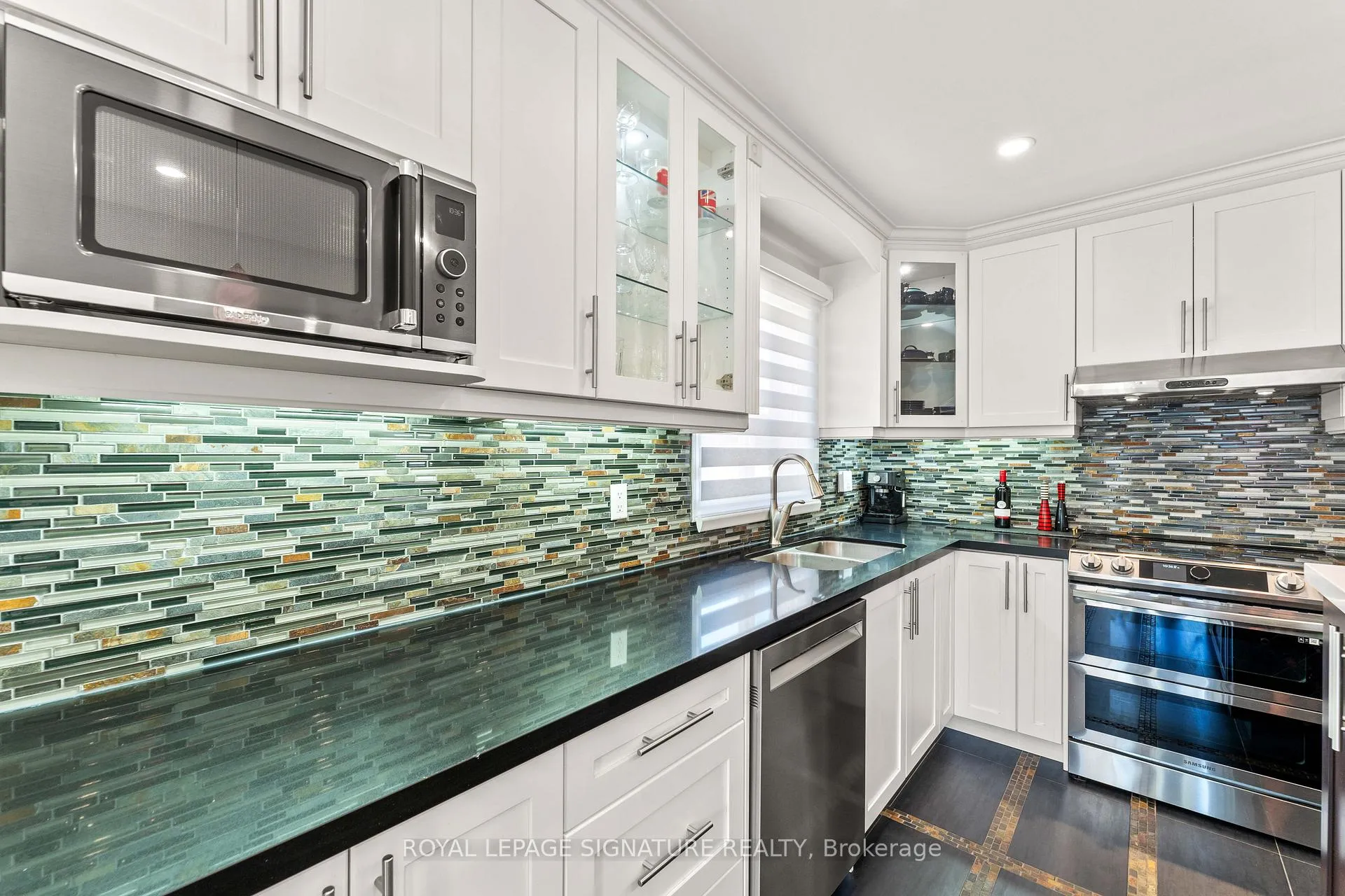 Photo 16 of 46 Marchwood Crescent, Richmond Hill, Harding — HOMEH