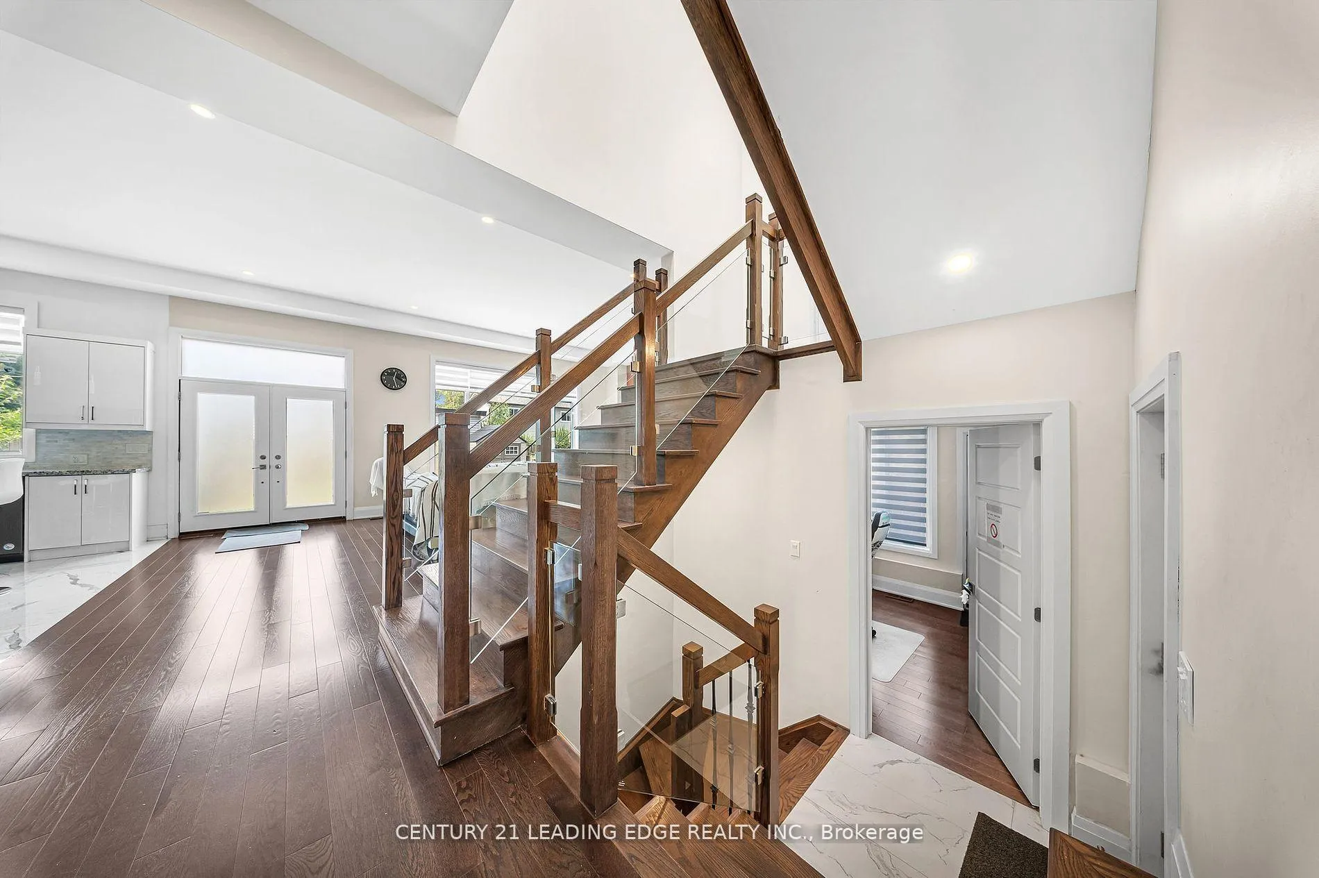 Photo 13 of 736 Hillview Crescent, Pickering, West Shore — HOMEH
