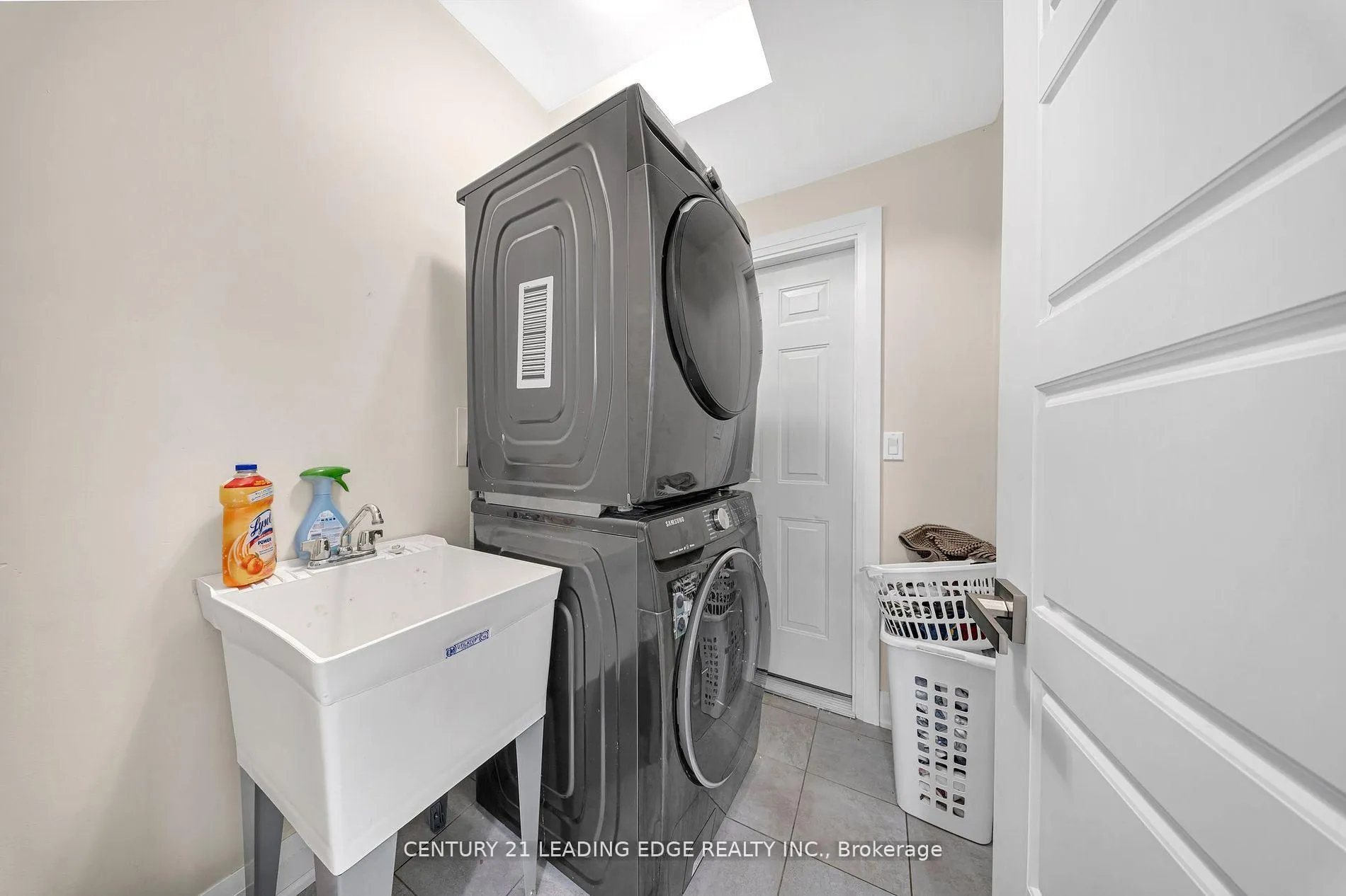 Photo 37 of 736 Hillview Crescent, Pickering, West Shore — HOMEH