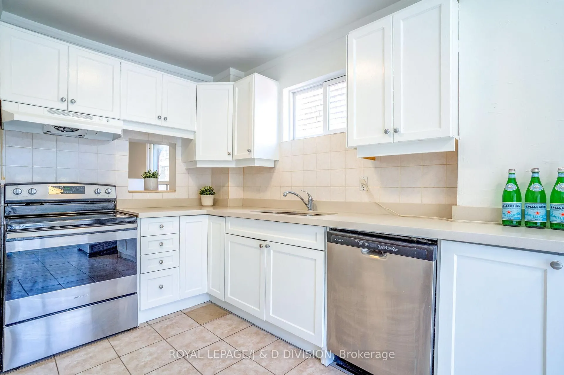 Photo 14 of 94 Brookside Drive, Toronto, East End-Danforth — HOMEH