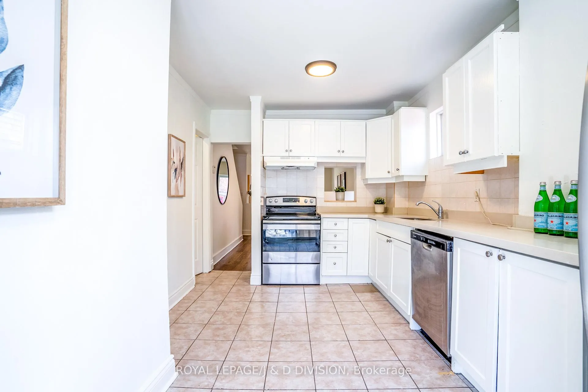 Photo 17 of 94 Brookside Drive, Toronto, East End-Danforth — HOMEH