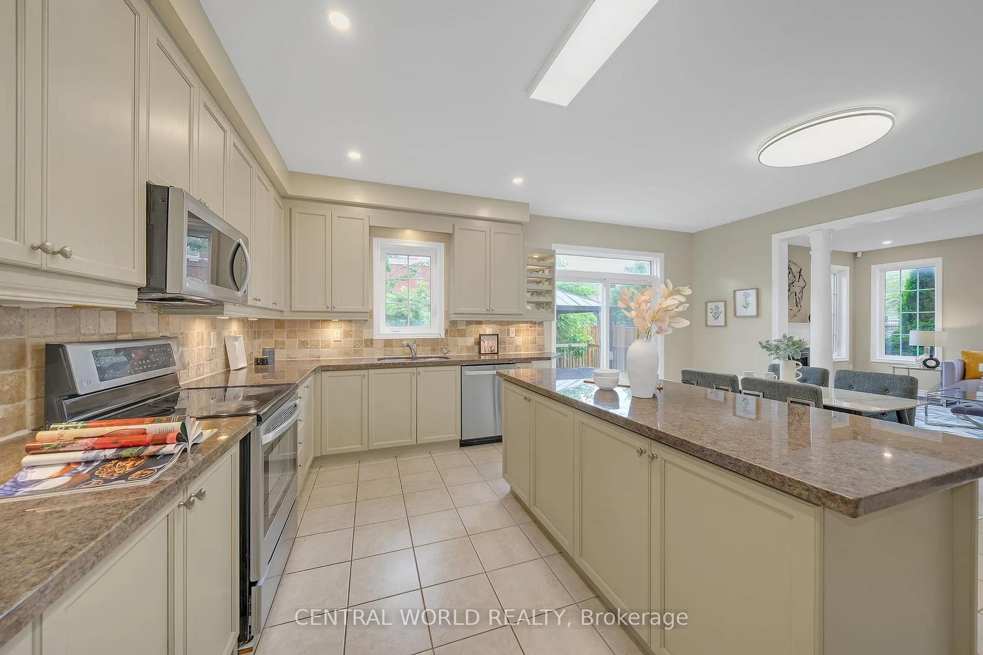 Photo 22 of 49 Stonechurch Crescent, Markham, Box Grove — HOMEH