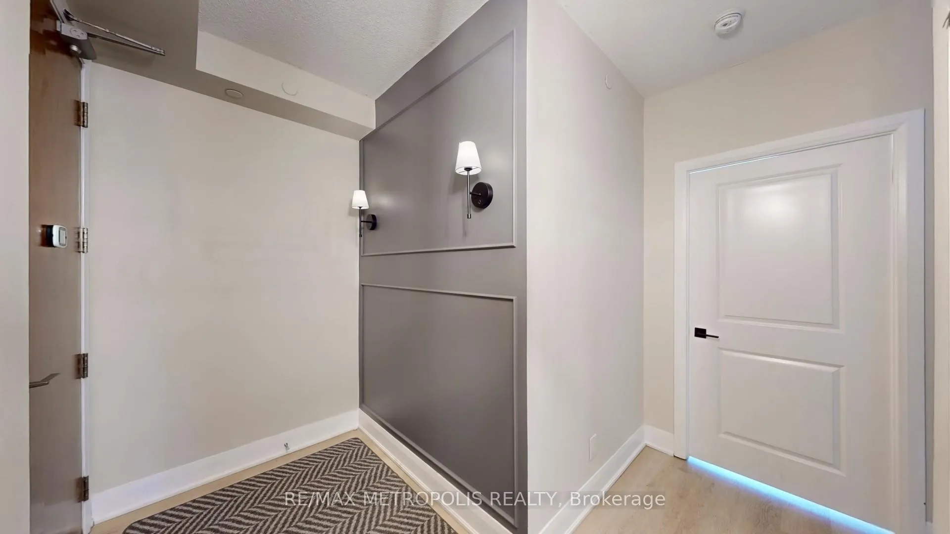 Photo 4 of Unit 318, 4700 Highway 7, Vaughan, East Woodbridge — HOMEH