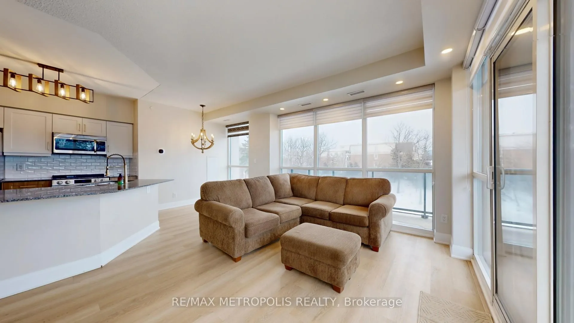 Photo 6 of Unit 318, 4700 Highway 7, Vaughan, East Woodbridge — HOMEH