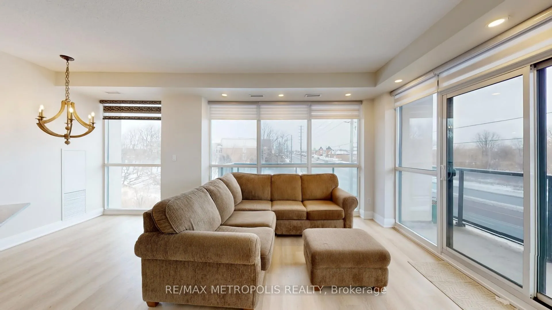 Photo 7 of Unit 318, 4700 Highway 7, Vaughan, East Woodbridge — HOMEH