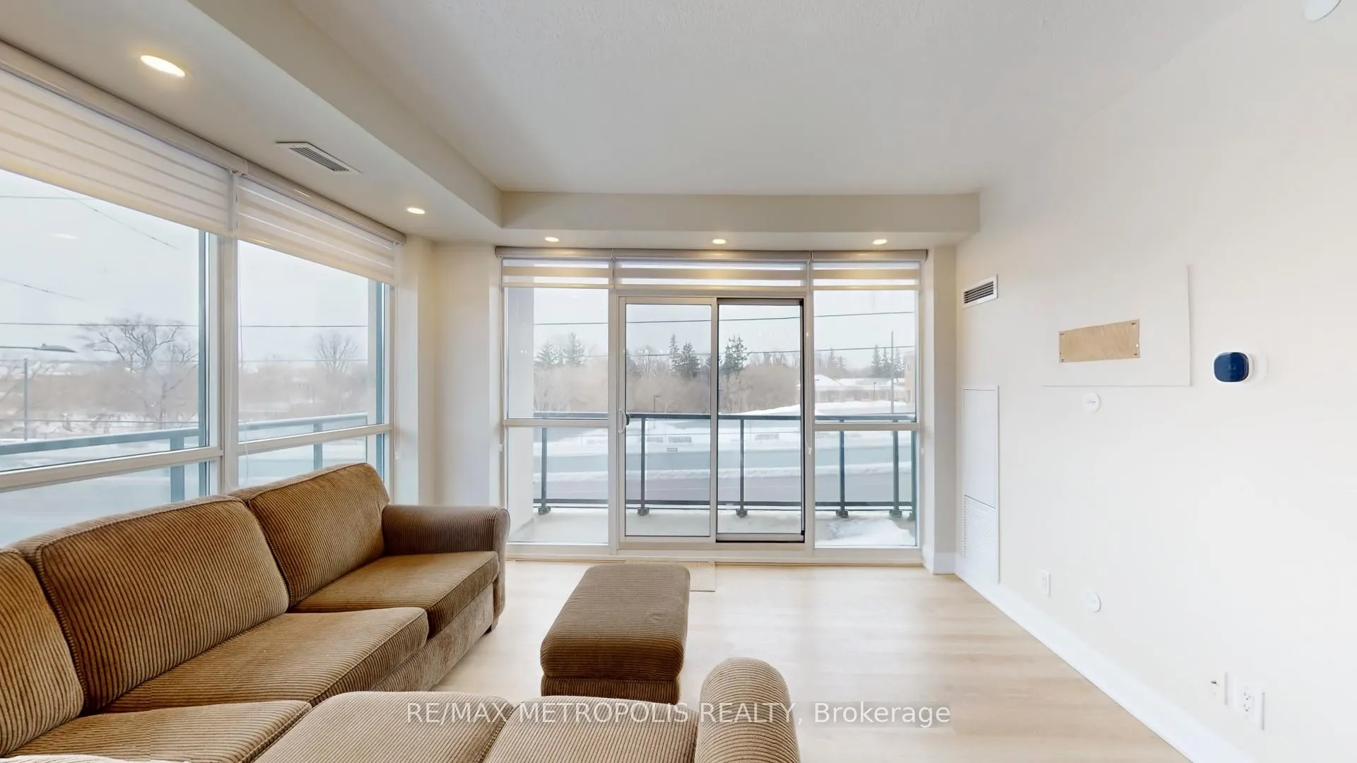 Photo 9 of Unit 318, 4700 Highway 7, Vaughan, East Woodbridge — HOMEH