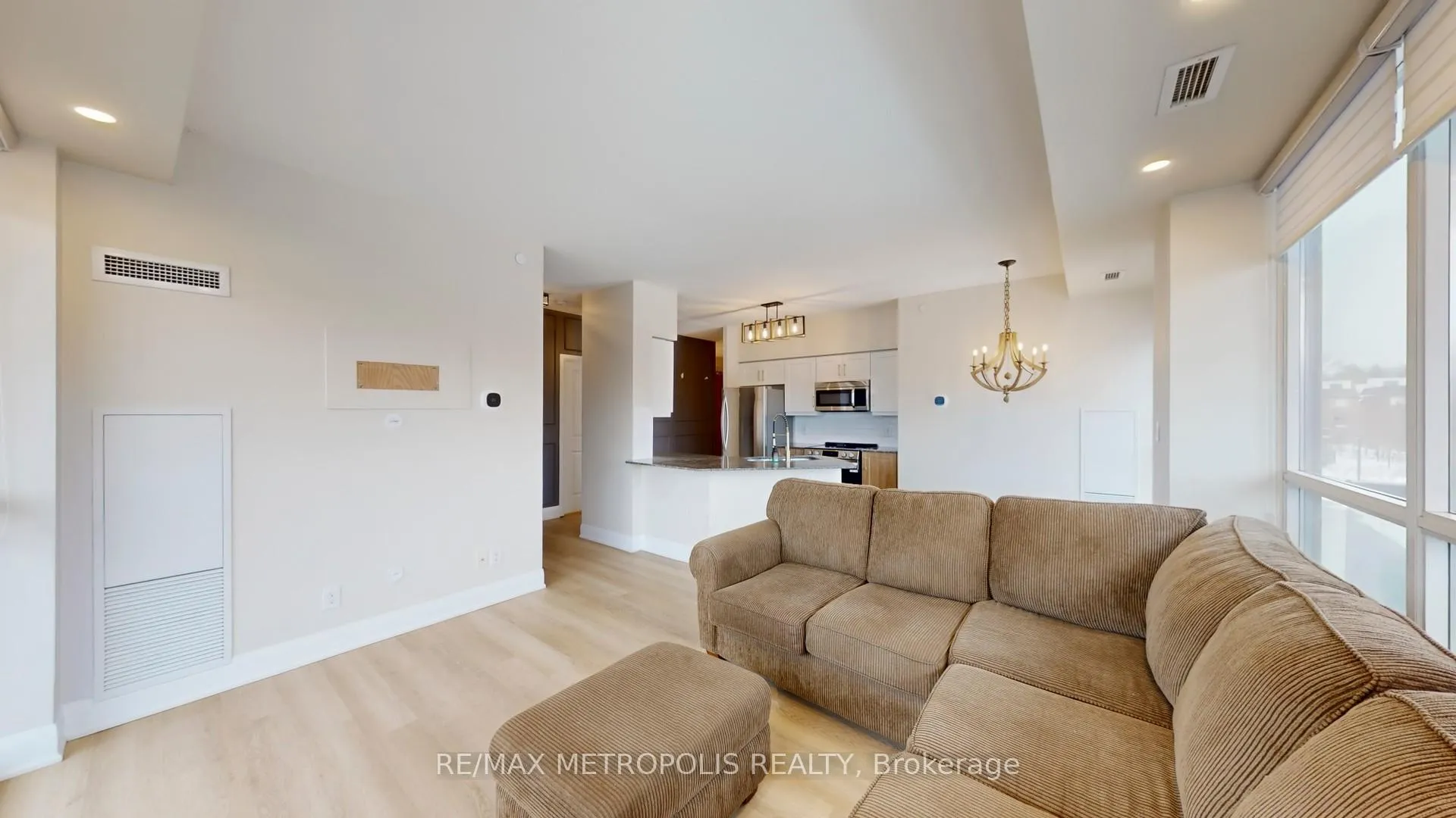 Photo 11 of Unit 318, 4700 Highway 7, Vaughan, East Woodbridge — HOMEH