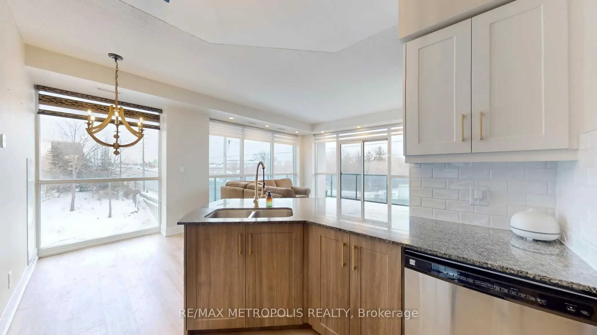 Photo 15 of Unit 318, 4700 Highway 7, Vaughan, East Woodbridge — HOMEH