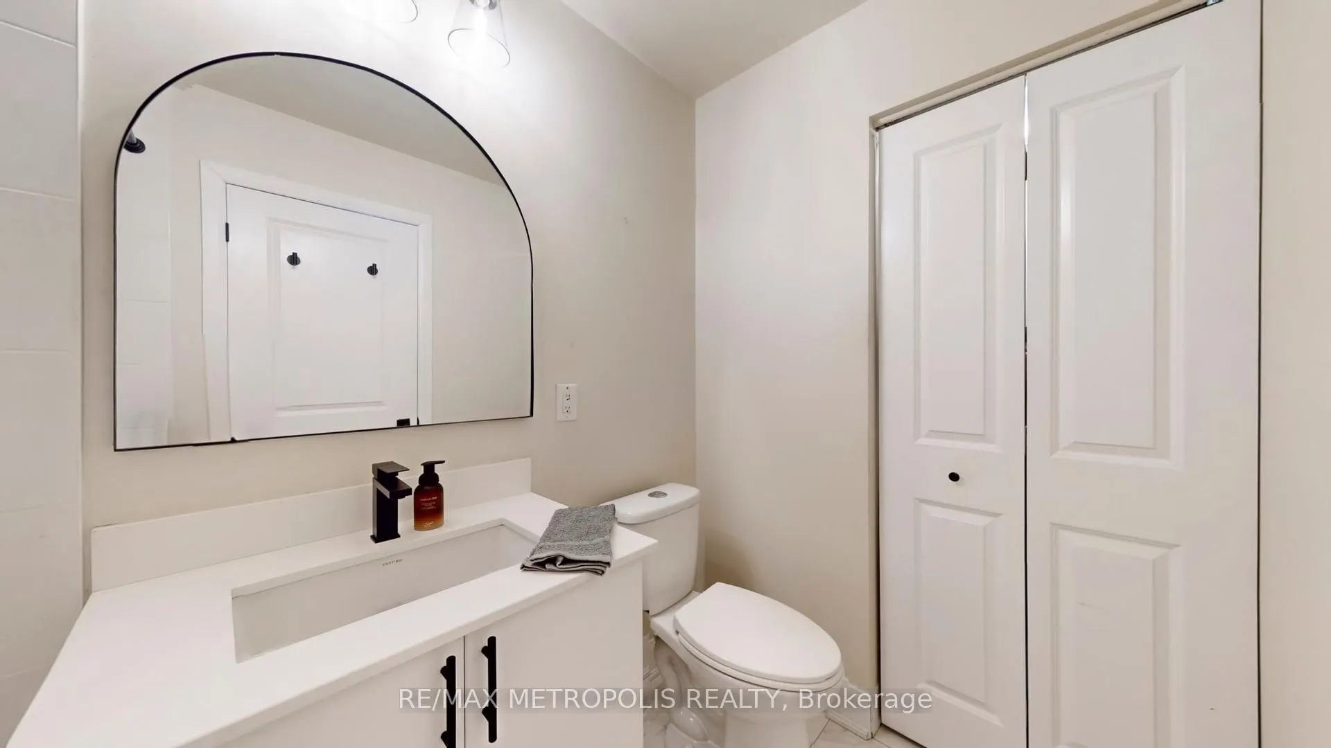 Photo 18 of Unit 318, 4700 Highway 7, Vaughan, East Woodbridge — HOMEH