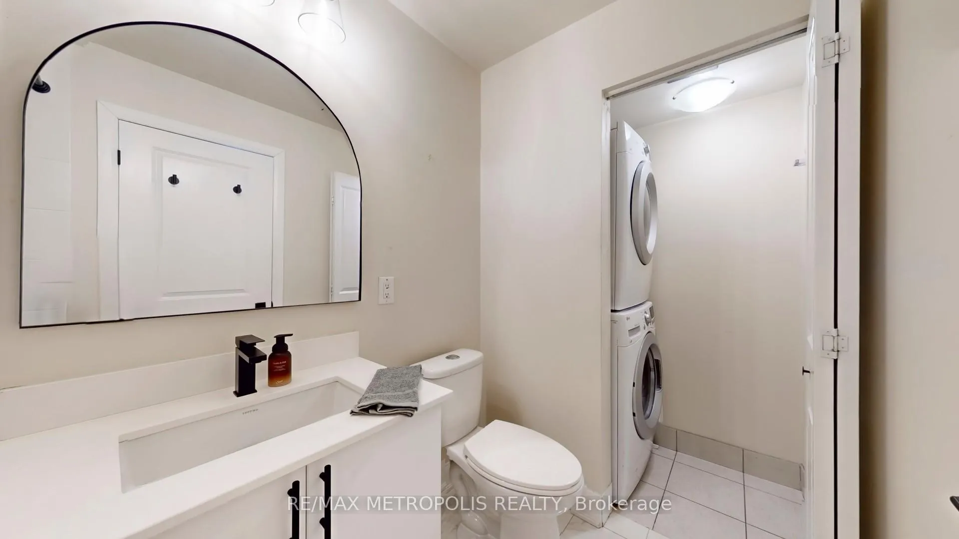 Photo 19 of Unit 318, 4700 Highway 7, Vaughan, East Woodbridge — HOMEH