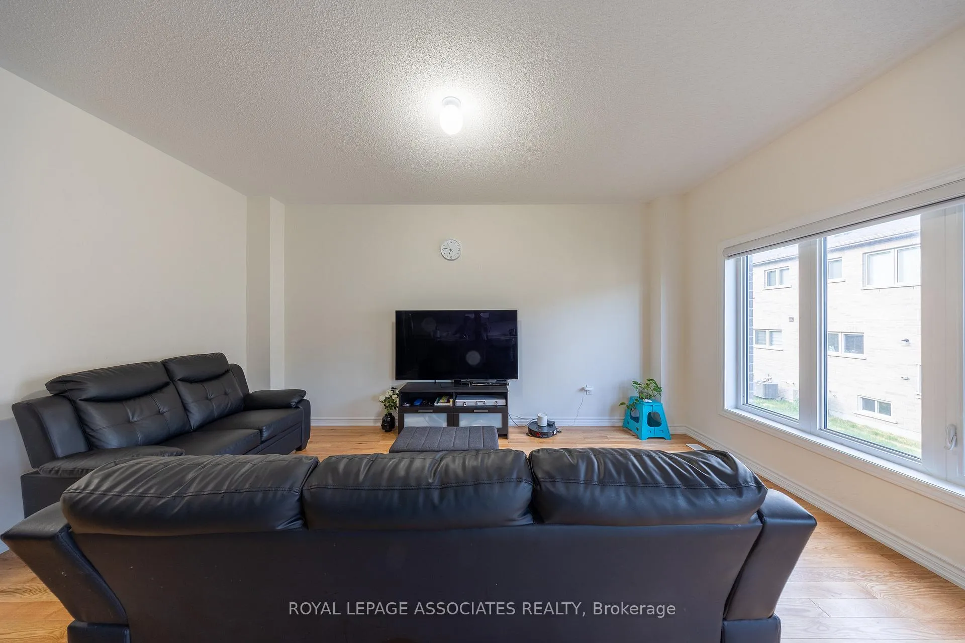 Photo 8 of 2529 Athena Path, Pickering, Rural Pickering — HOMEH