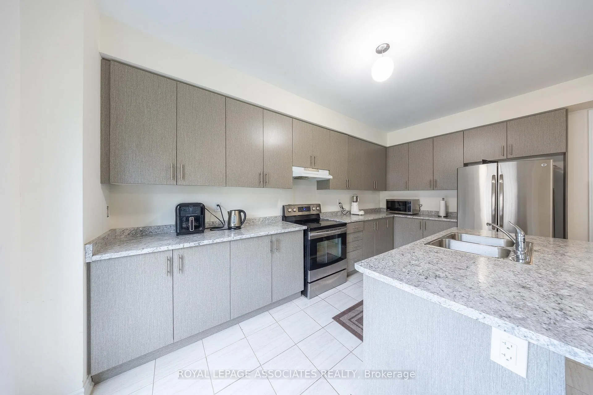 Photo 13 of 2529 Athena Path, Pickering, Rural Pickering — HOMEH