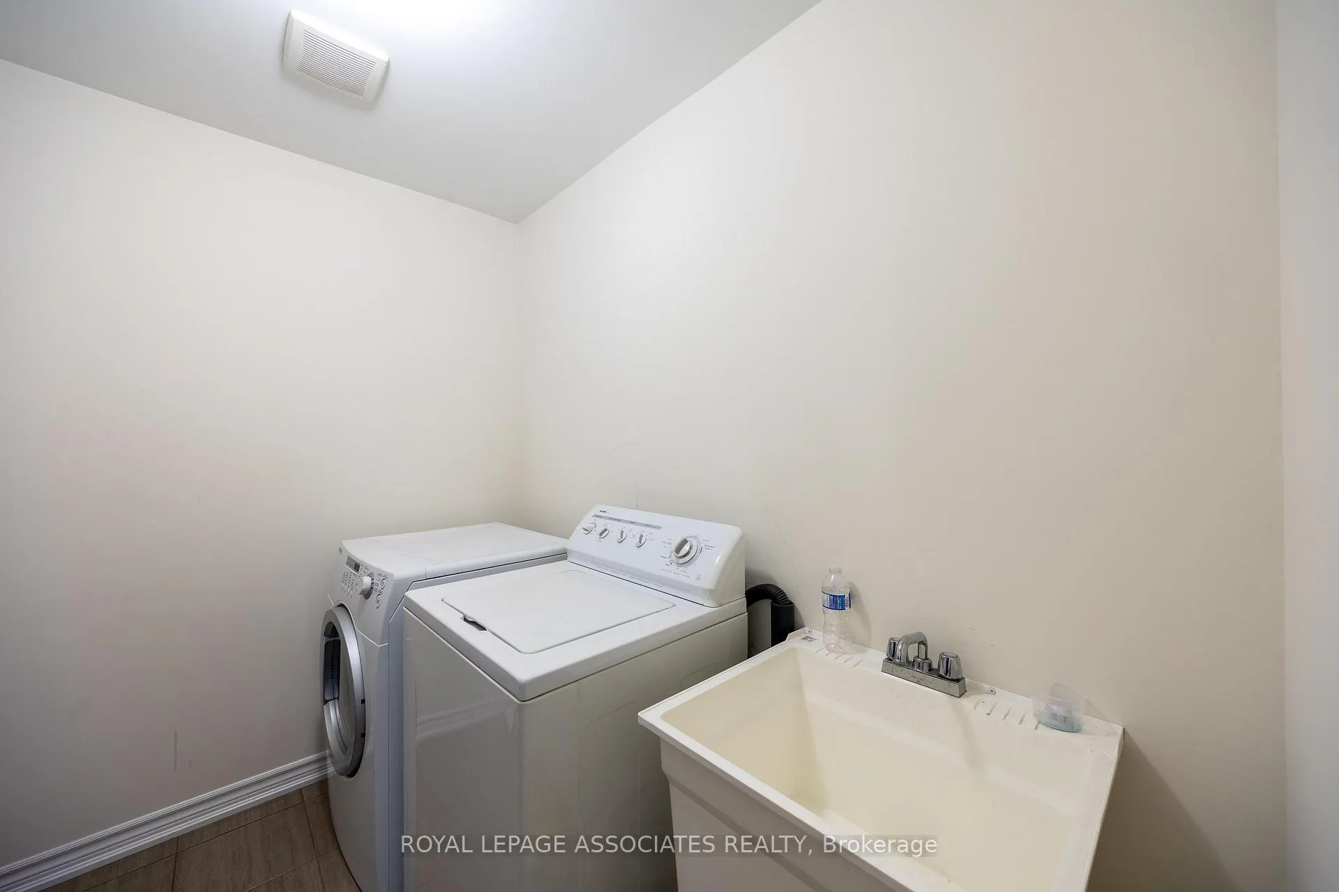 Photo 21 of 2529 Athena Path, Pickering, Rural Pickering — HOMEH