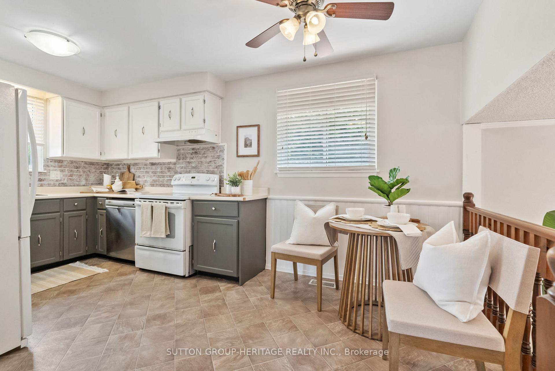 Photo 12 of 25 Carruthers Drive, Clarington, Bowmanville — HOMEH