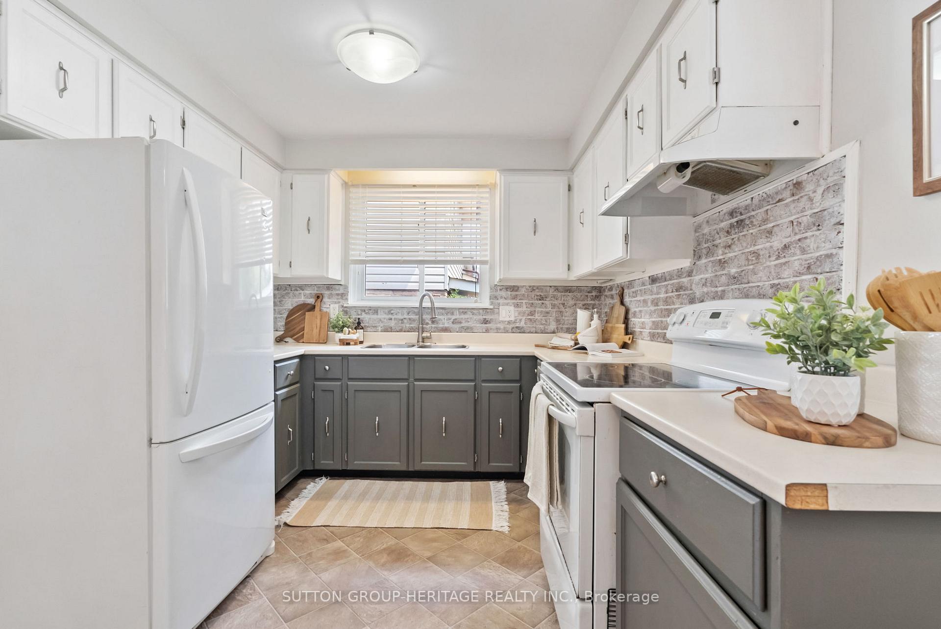 Photo 14 of 25 Carruthers Drive, Clarington, Bowmanville — HOMEH