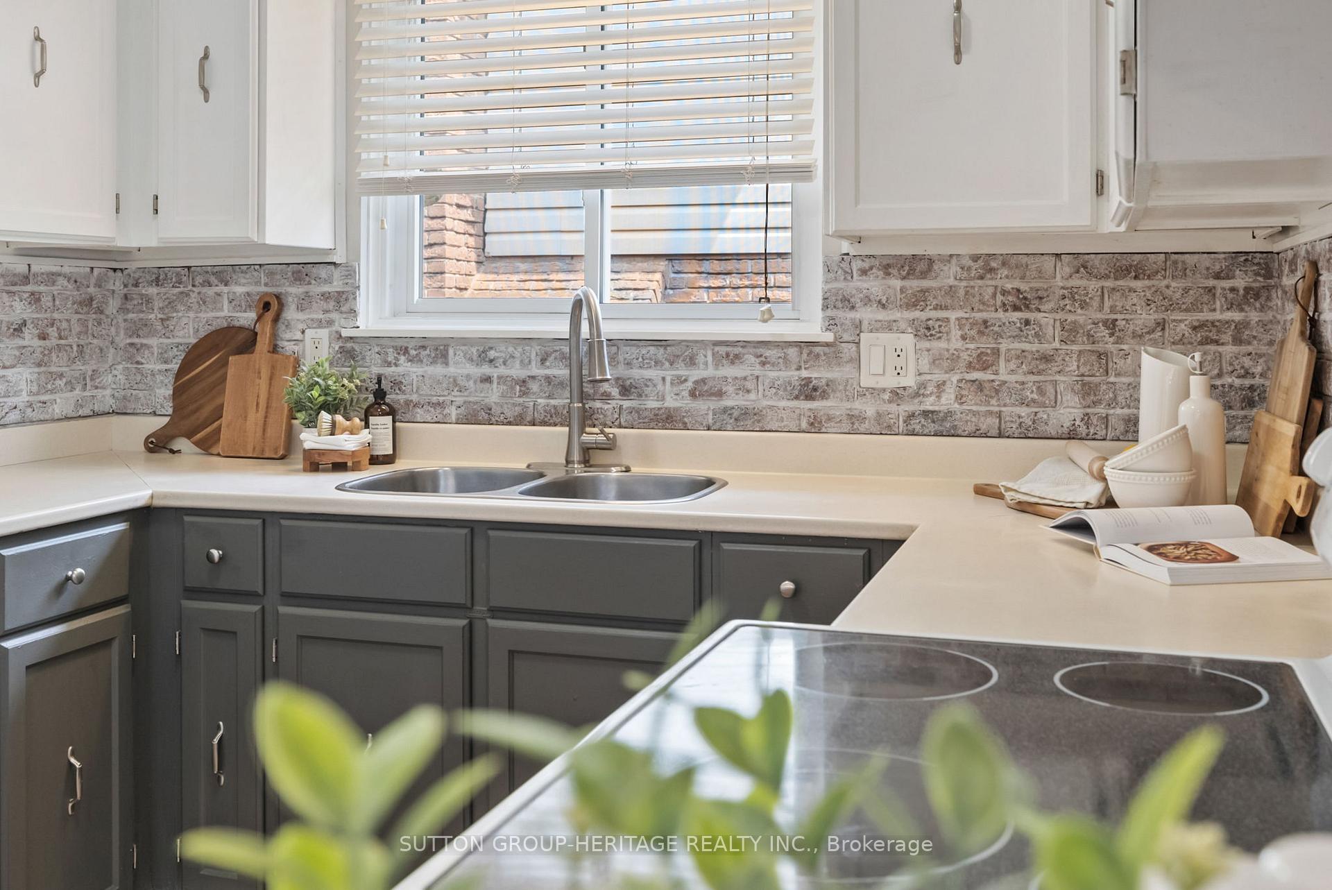 Photo 15 of 25 Carruthers Drive, Clarington, Bowmanville — HOMEH