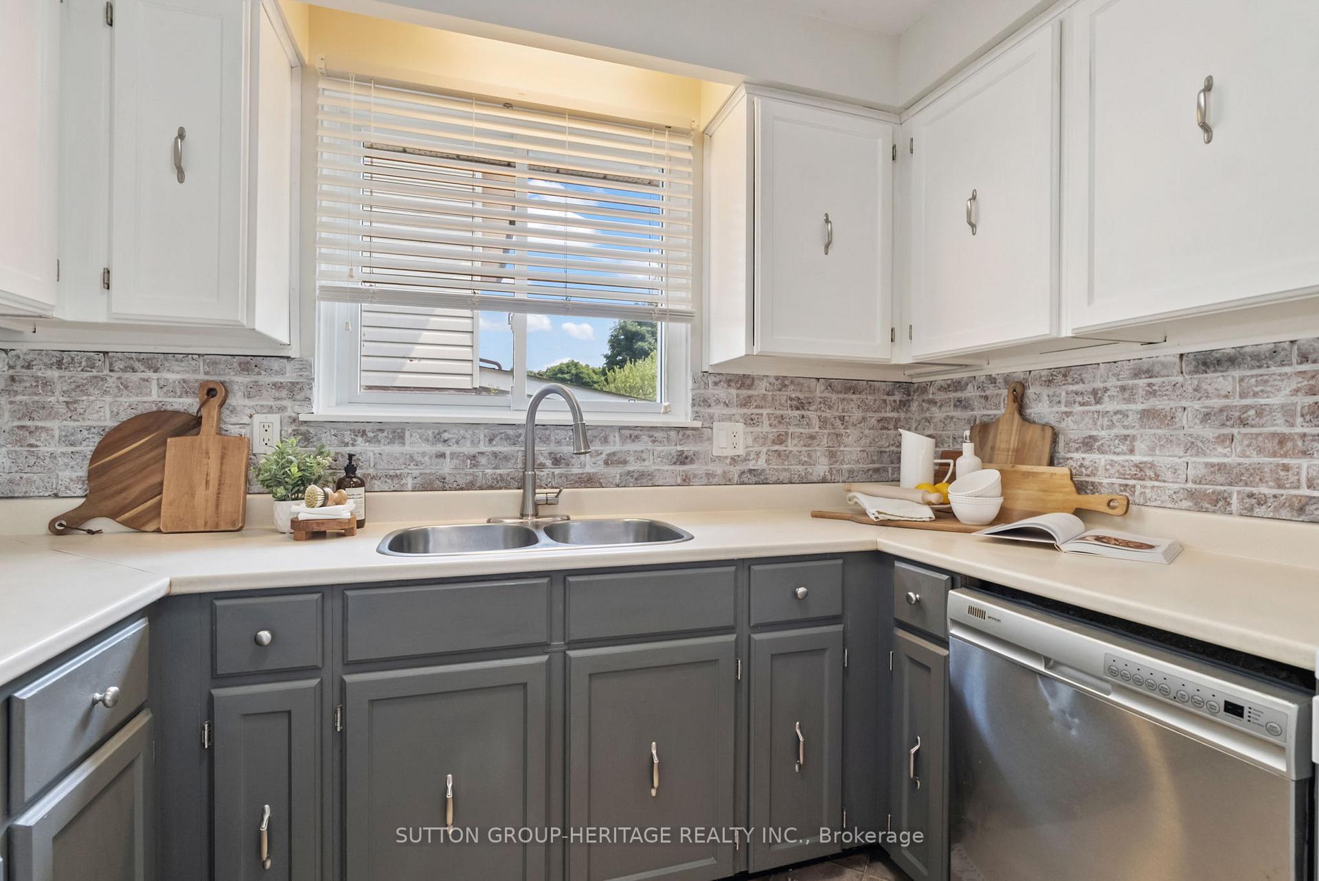 Photo 16 of 25 Carruthers Drive, Clarington, Bowmanville — HOMEH