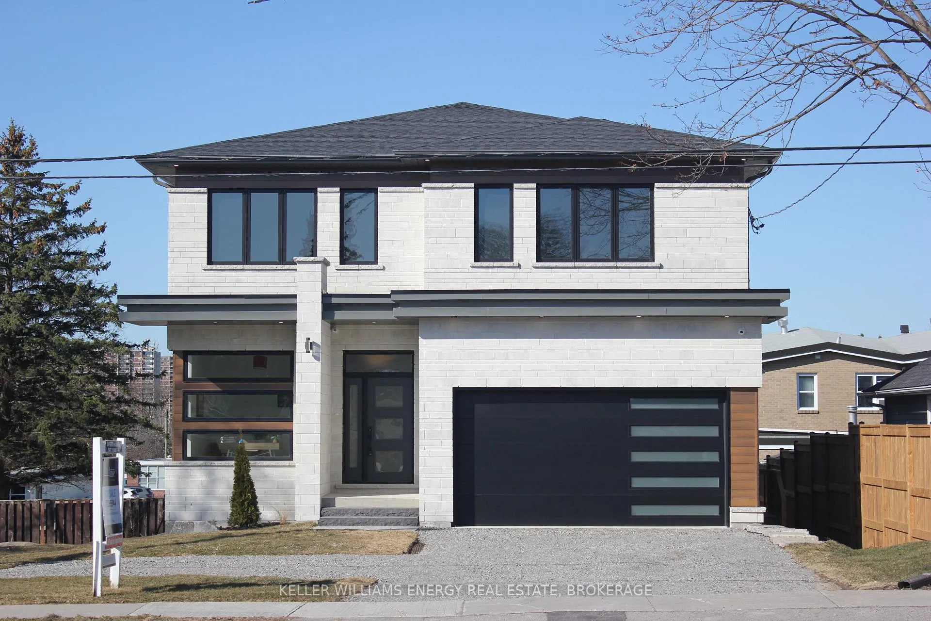 Front of 120B Cochrane Street