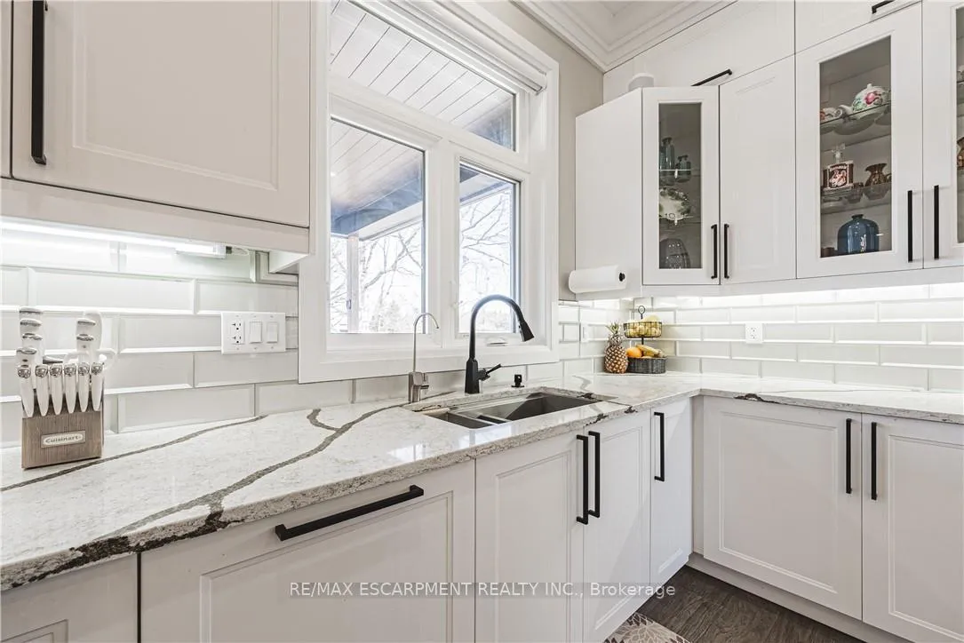 Photo 11 of 8378 Chippewa Road N, Hamilton, Mount Hope — HOMEH