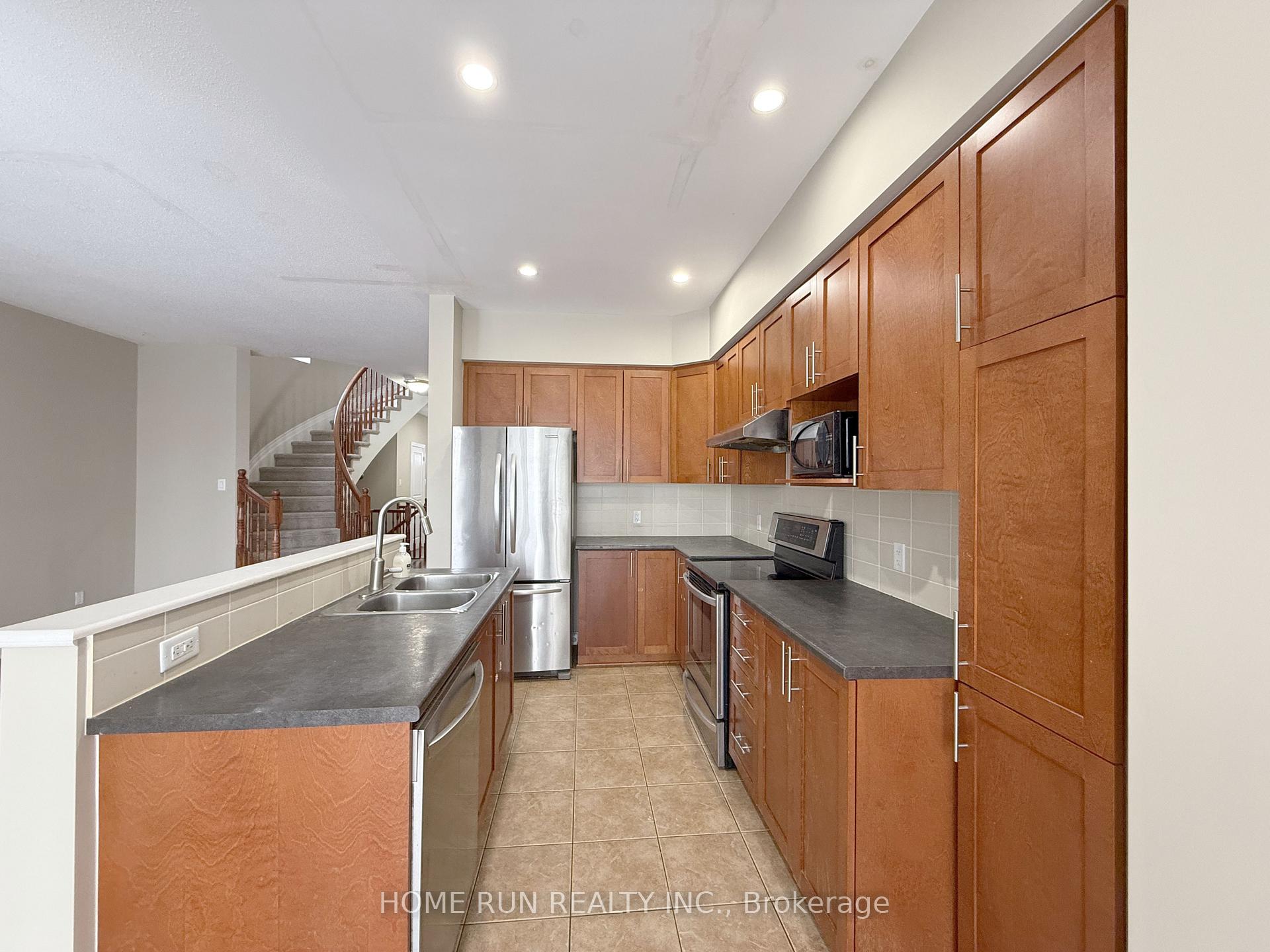 Photo 10 of 924 Cobble Hill Drive, Ottawa, Barrhaven - Cedargrove/Fraserdale — HOMEH