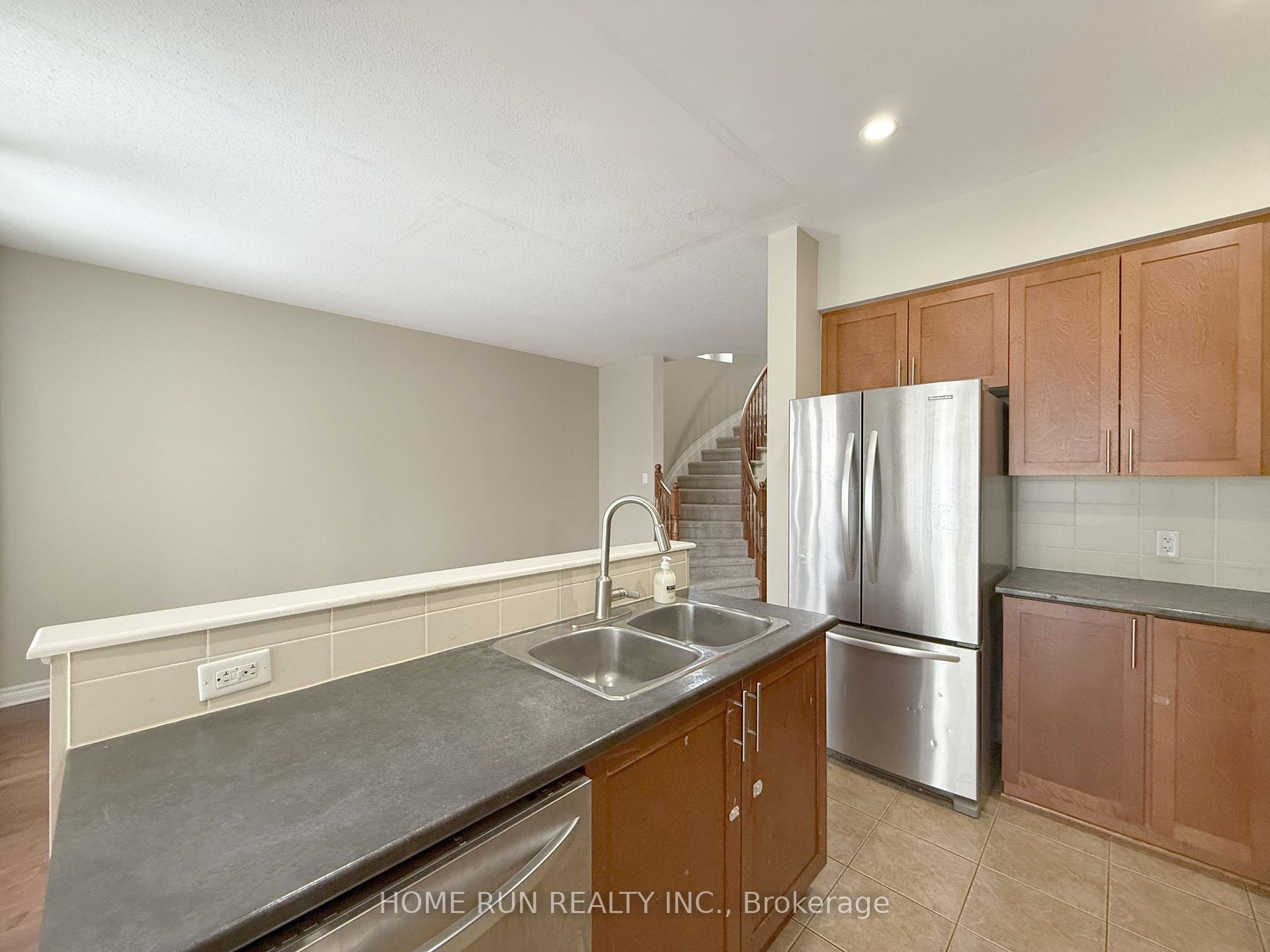 Photo 12 of 924 Cobble Hill Drive, Ottawa, Barrhaven - Cedargrove/Fraserdale — HOMEH