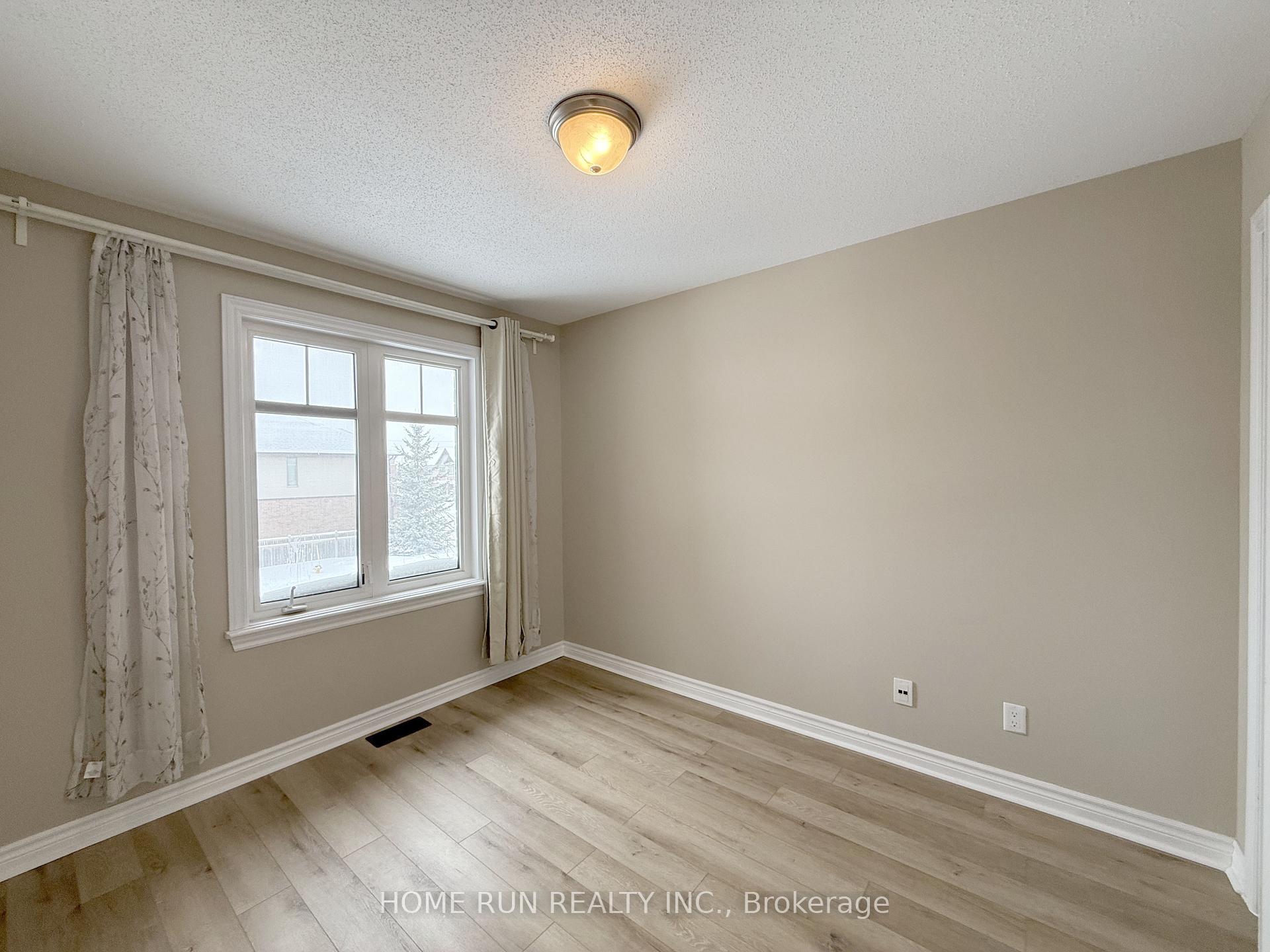 Photo 20 of 924 Cobble Hill Drive, Ottawa, Barrhaven - Cedargrove/Fraserdale — HOMEH
