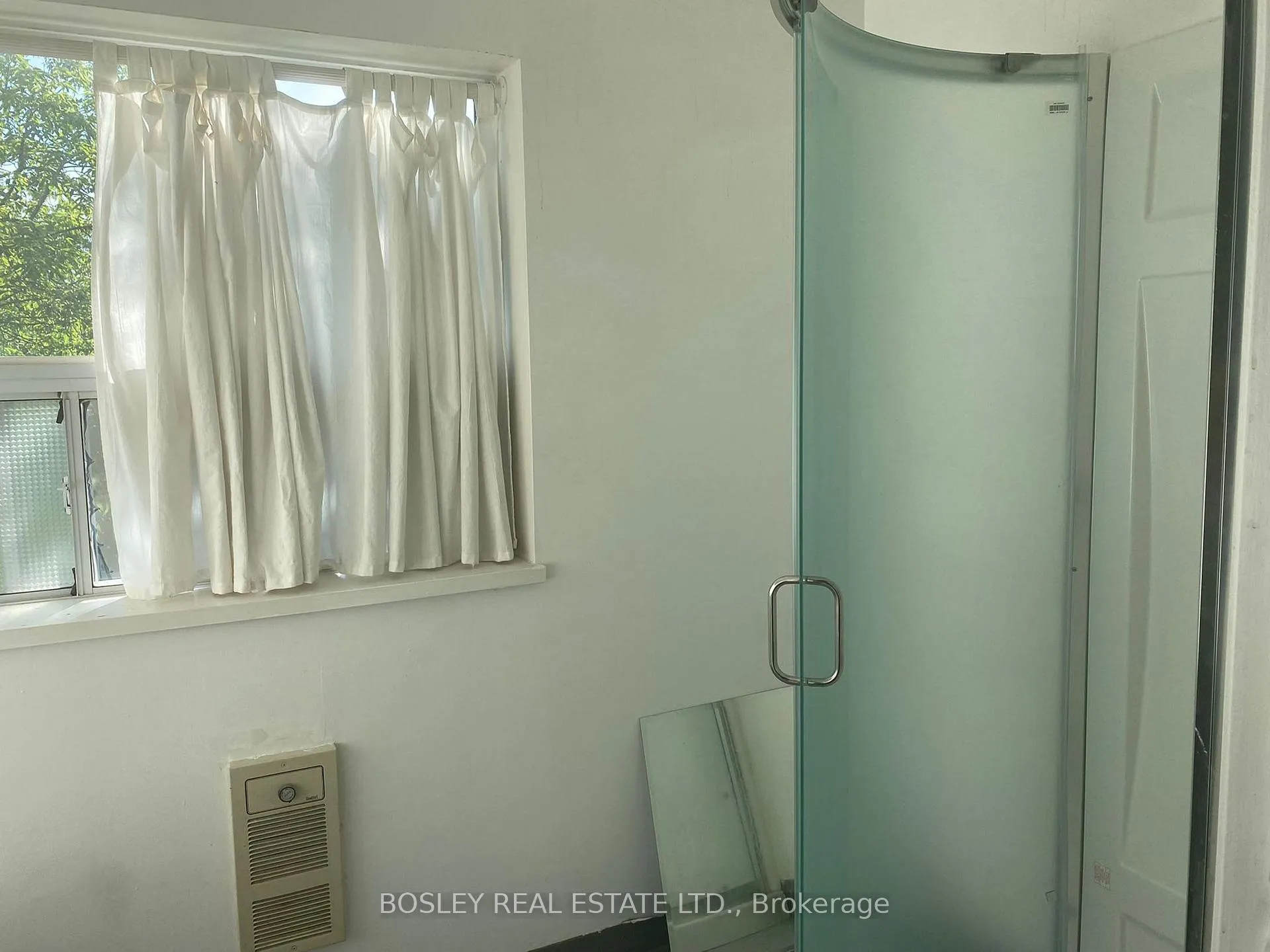 Photo 9 of Unit upper, 154 R Galt Ave, Toronto, South Riverdale — HOMEH