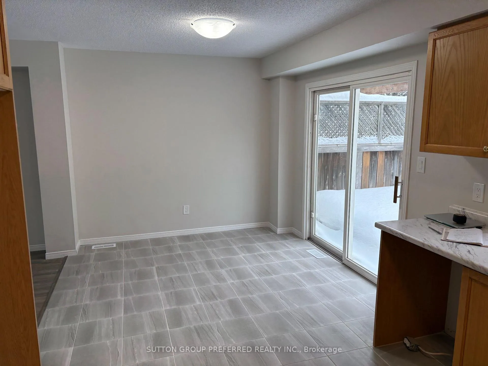 Photo 3 of Unit 6, 600 White Elm Boulevard, Waterloo — HOMEH
