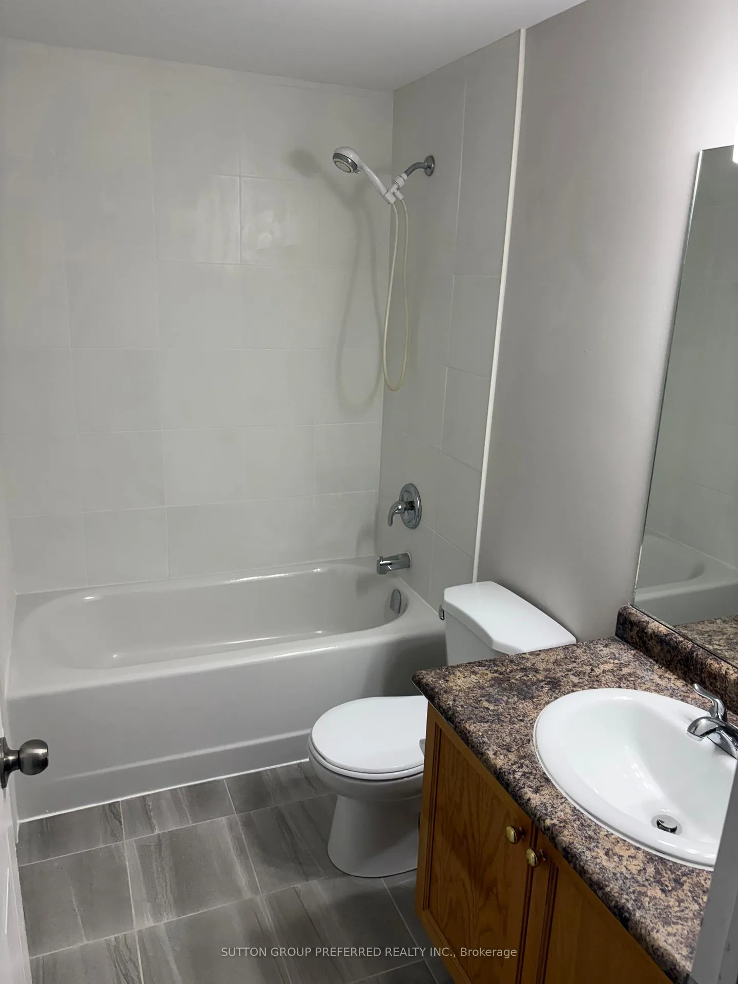 Photo 7 of Unit 6, 600 White Elm Boulevard, Waterloo — HOMEH