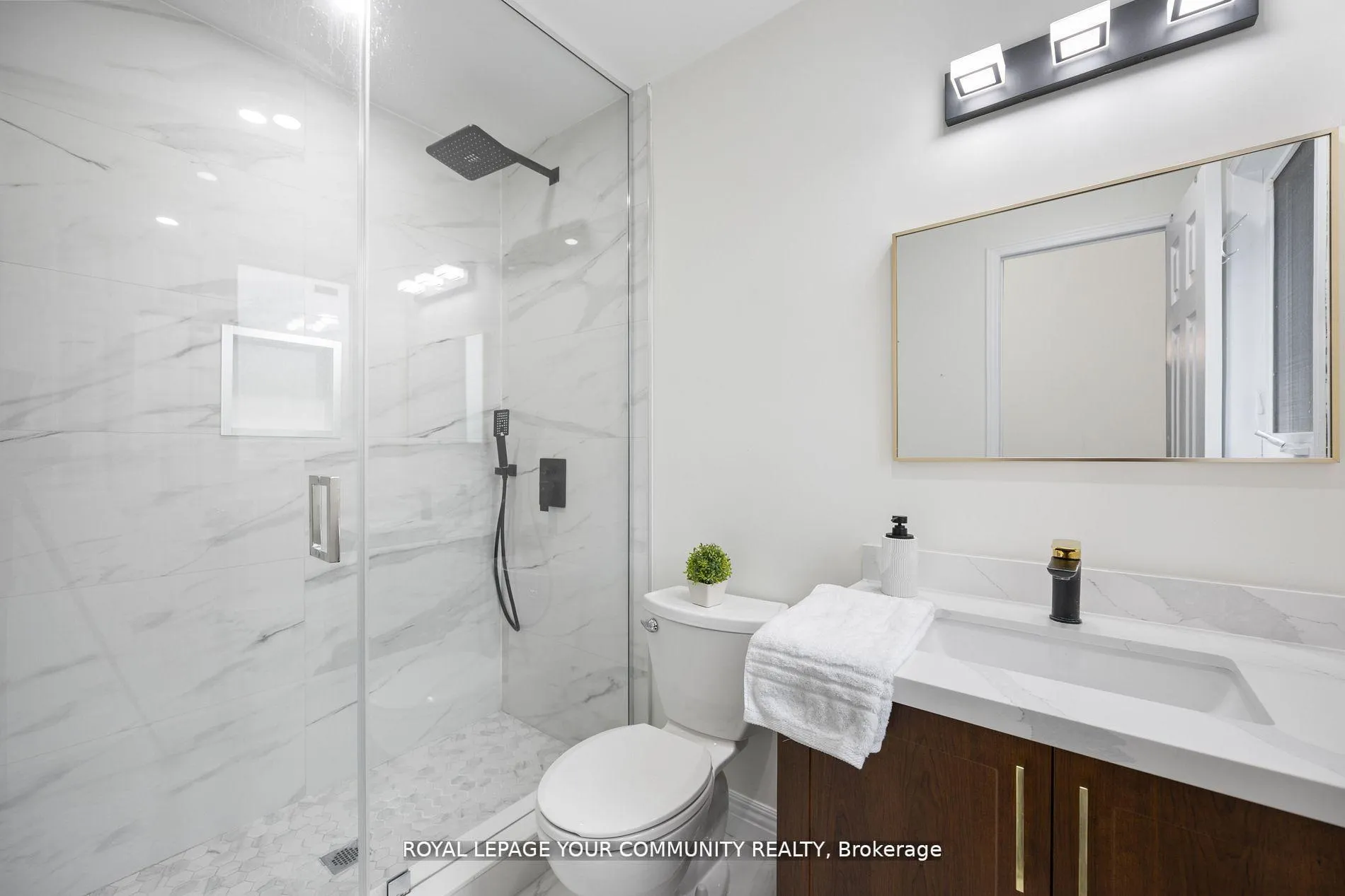 Photo 22 of 40 Janesville Road, Vaughan, Uplands — HOMEH