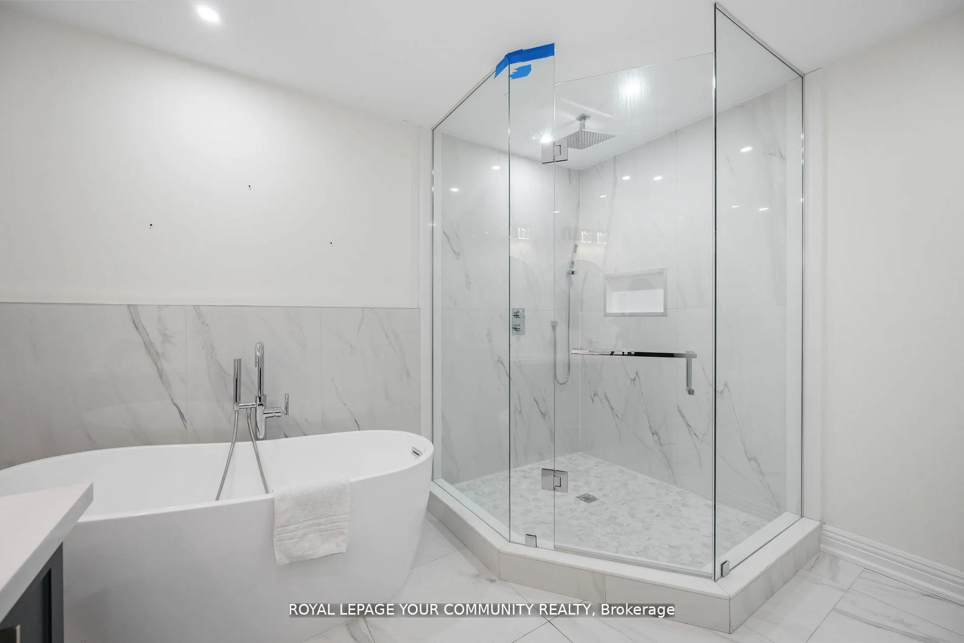 Photo 24 of 40 Janesville Road, Vaughan, Uplands — HOMEH