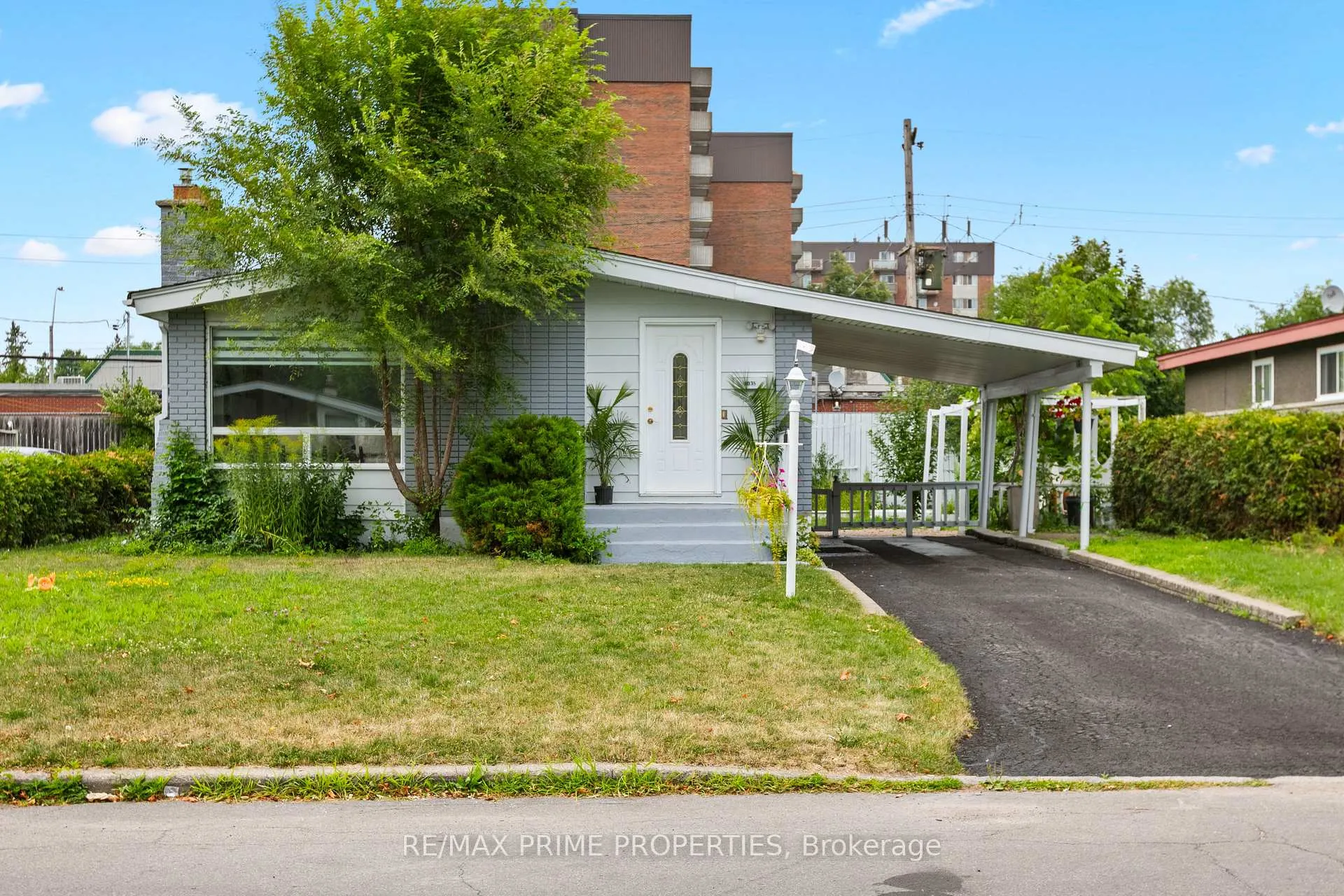 Front of 1035 Connery Avenue