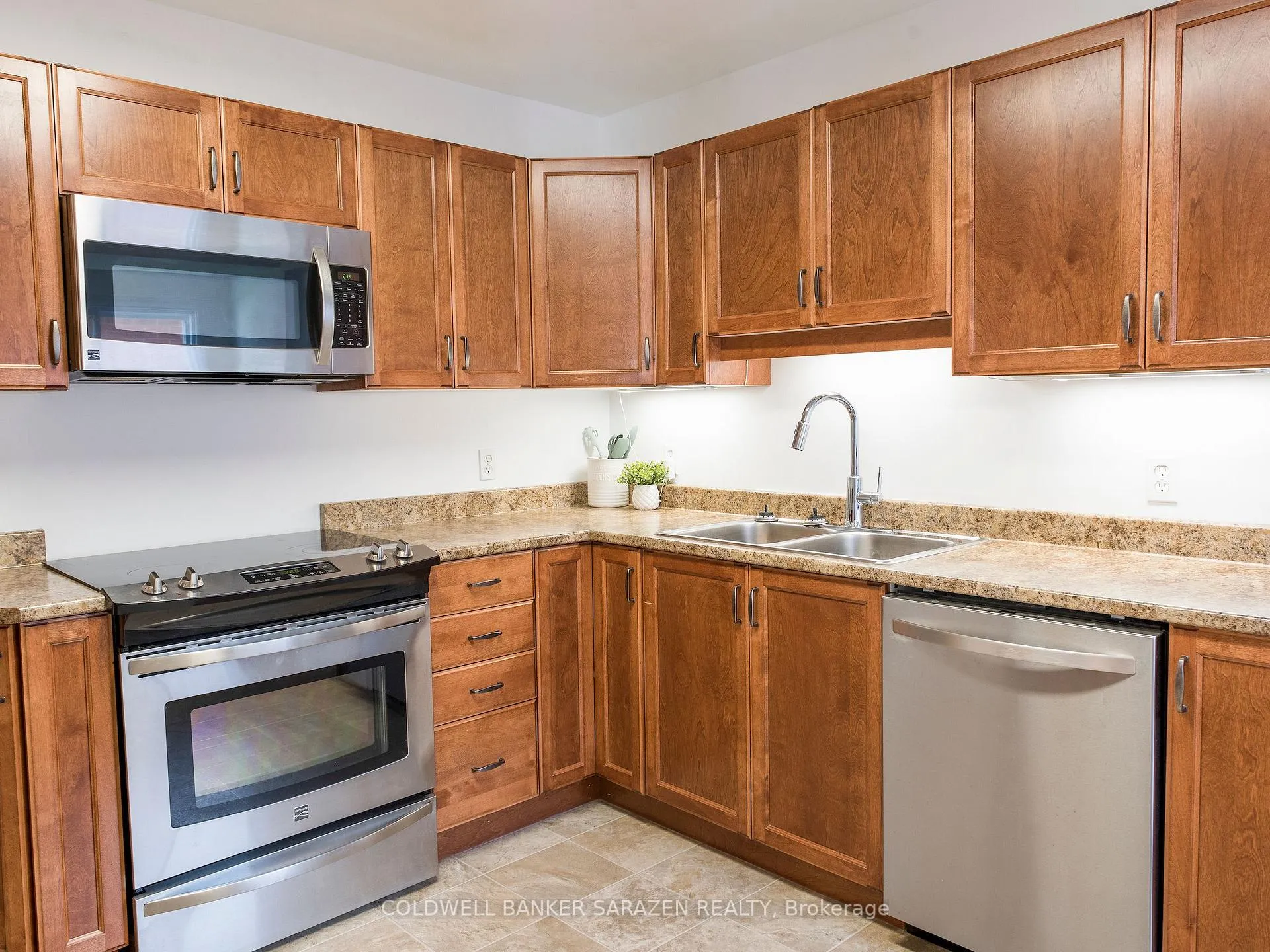 Photo 10 of 331 Caruso Street, Arnprior — HOMEH