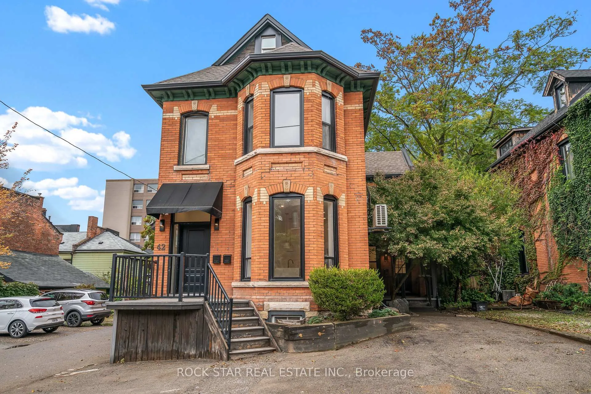 Photo 1 of 42 Ray Street S, Hamilton, Strathcona — HOMEH