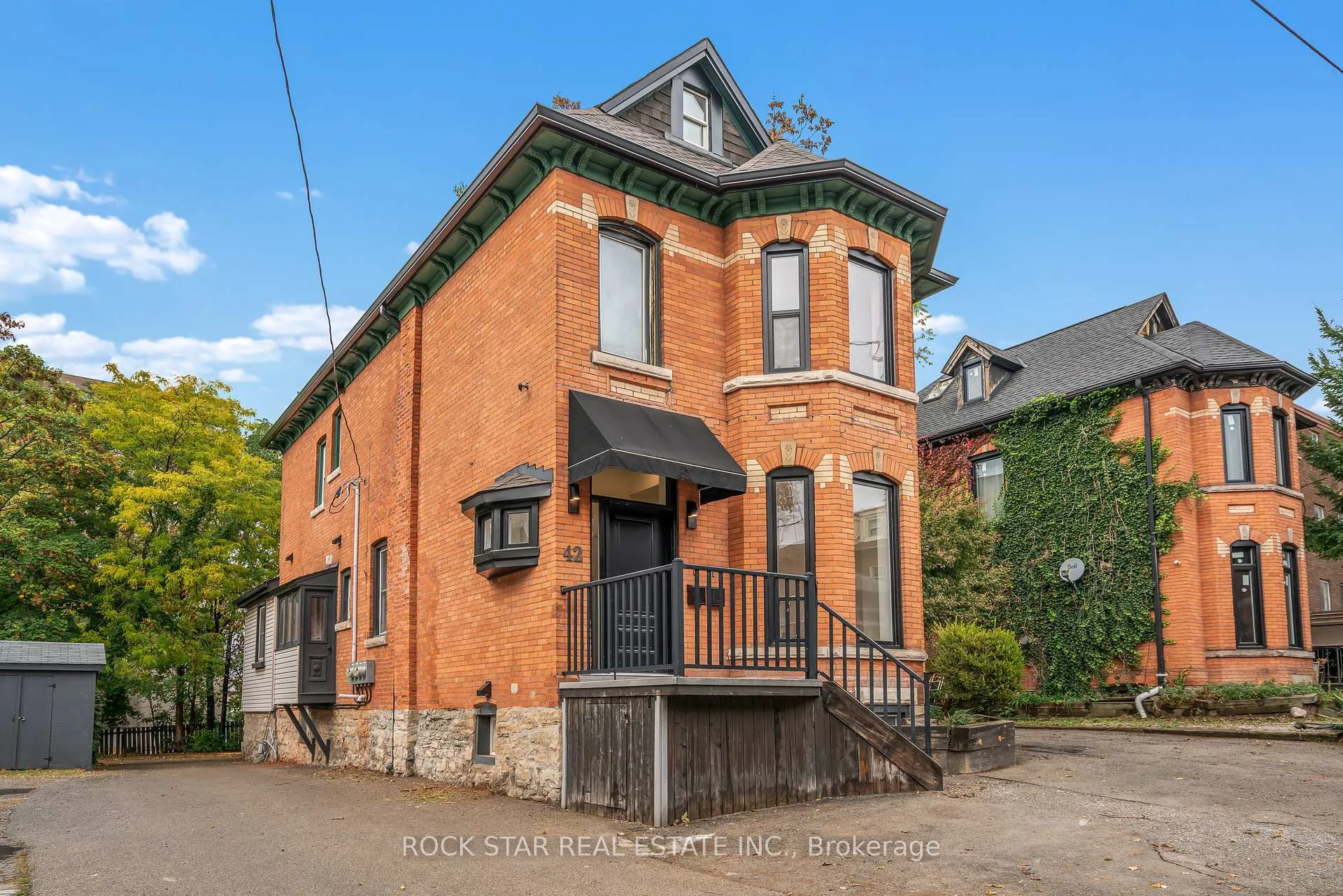 Photo 2 of 42 Ray Street S, Hamilton, Strathcona — HOMEH