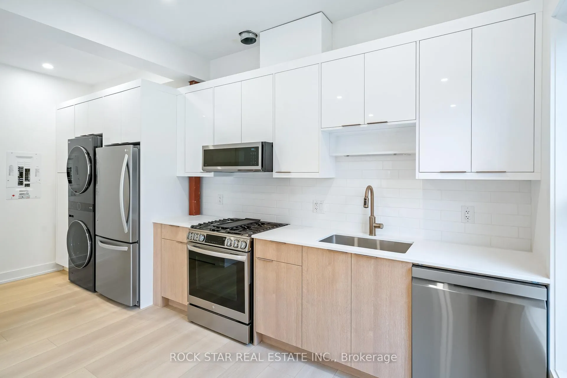 Photo 5 of 42 Ray Street S, Hamilton, Strathcona — HOMEH