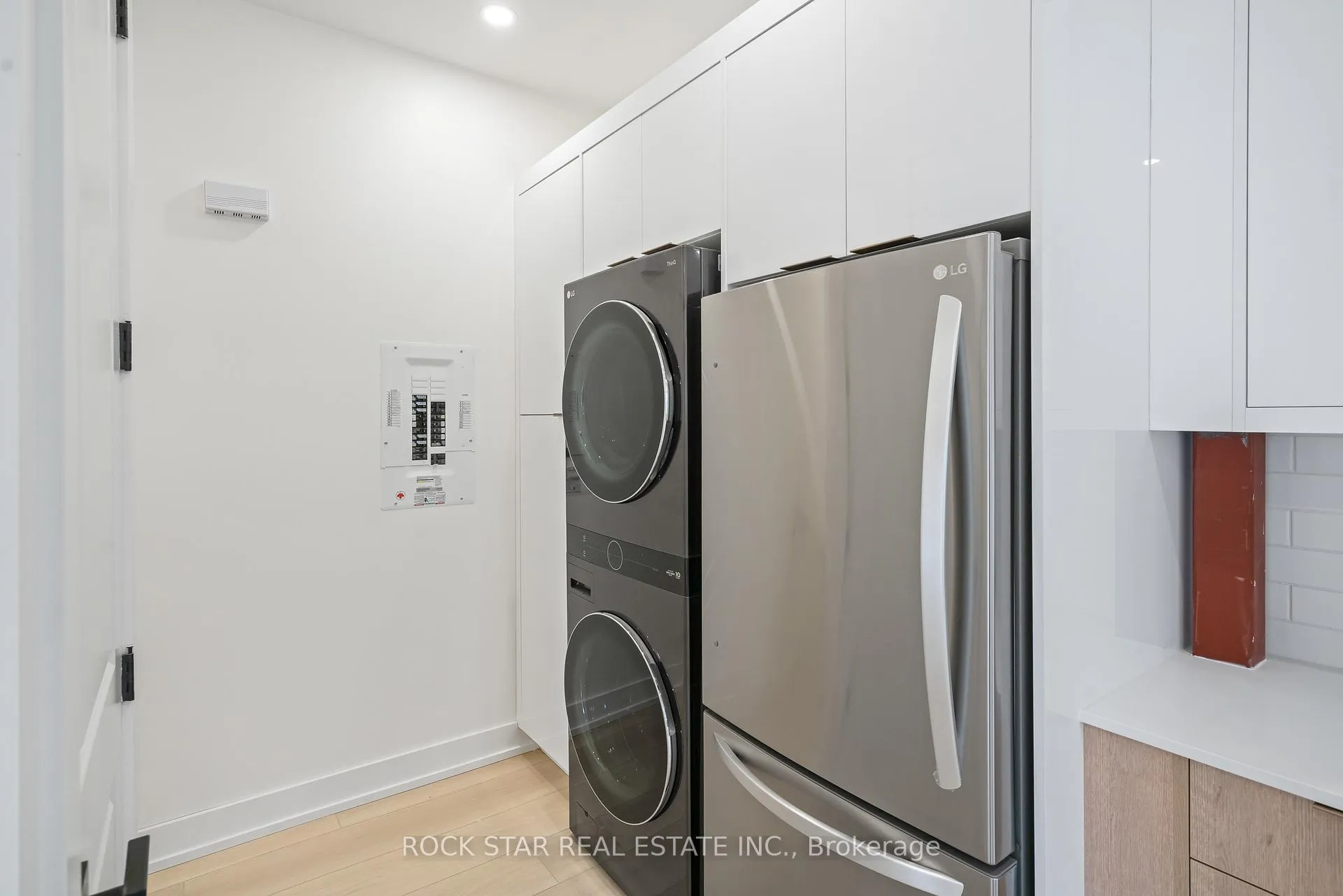 Photo 6 of 42 Ray Street S, Hamilton, Strathcona — HOMEH