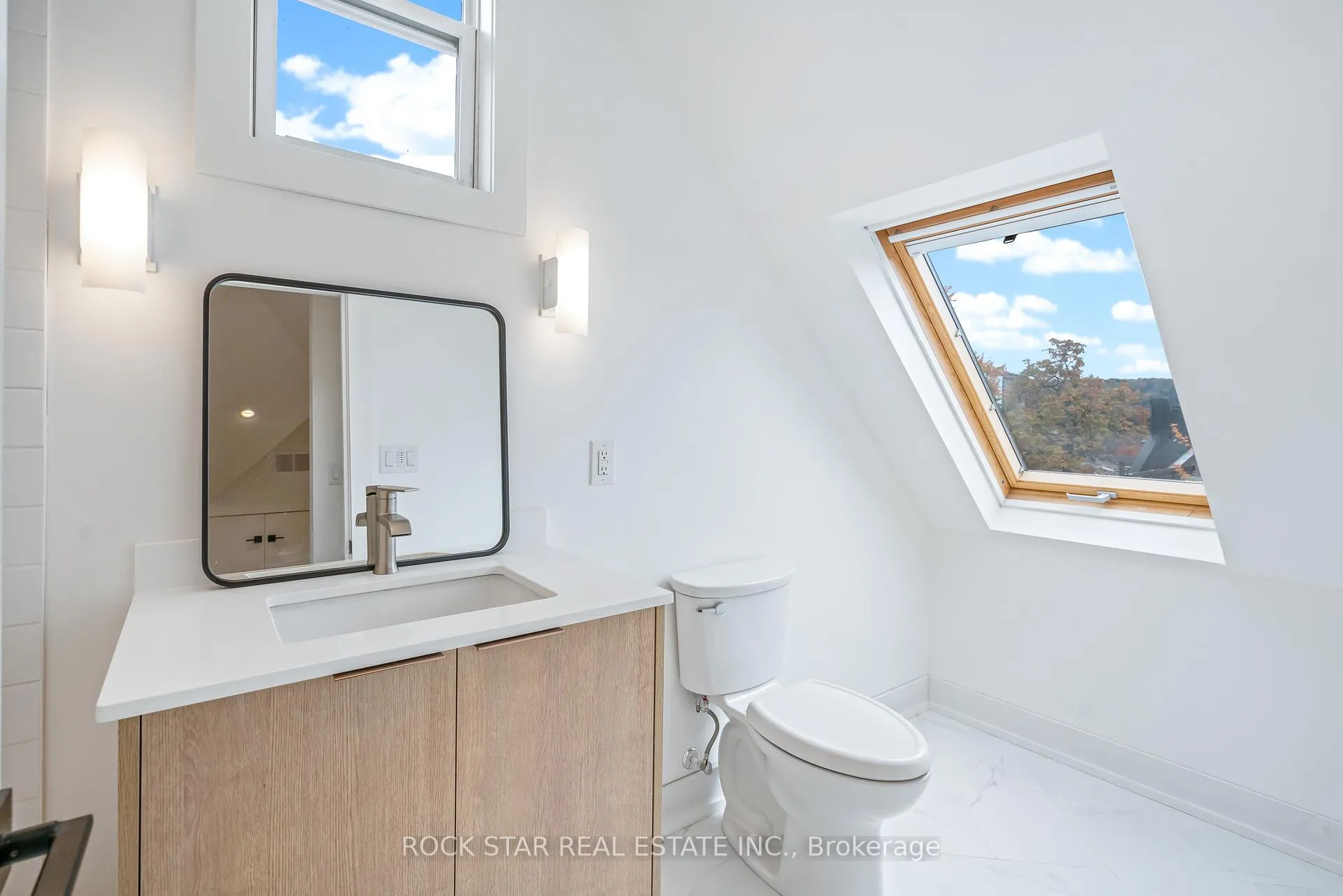 Photo 13 of 42 Ray Street S, Hamilton, Strathcona — HOMEH