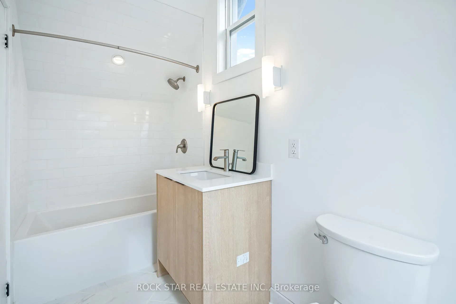 Photo 14 of 42 Ray Street S, Hamilton, Strathcona — HOMEH