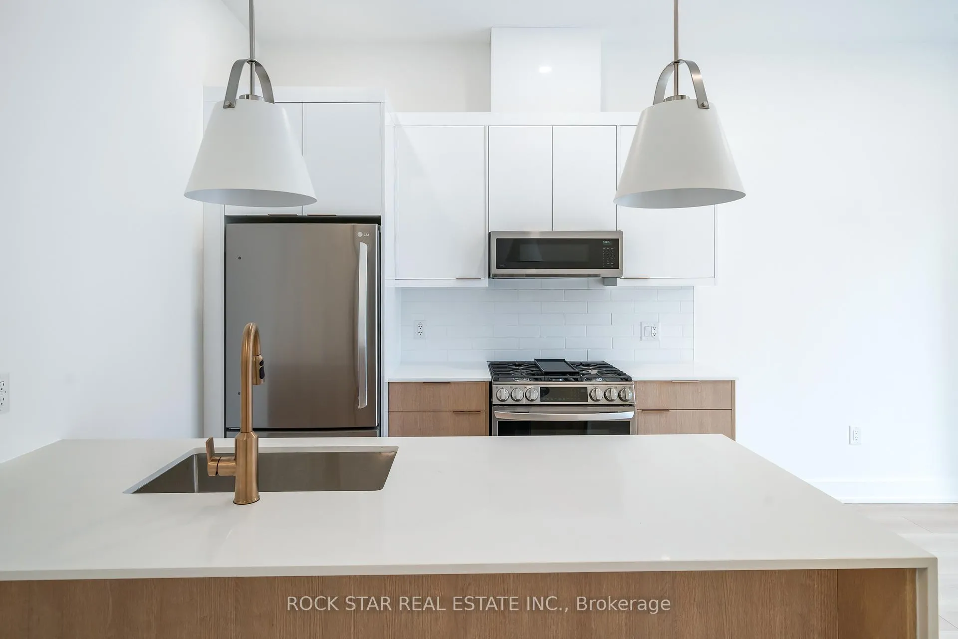 Photo 16 of 42 Ray Street S, Hamilton, Strathcona — HOMEH