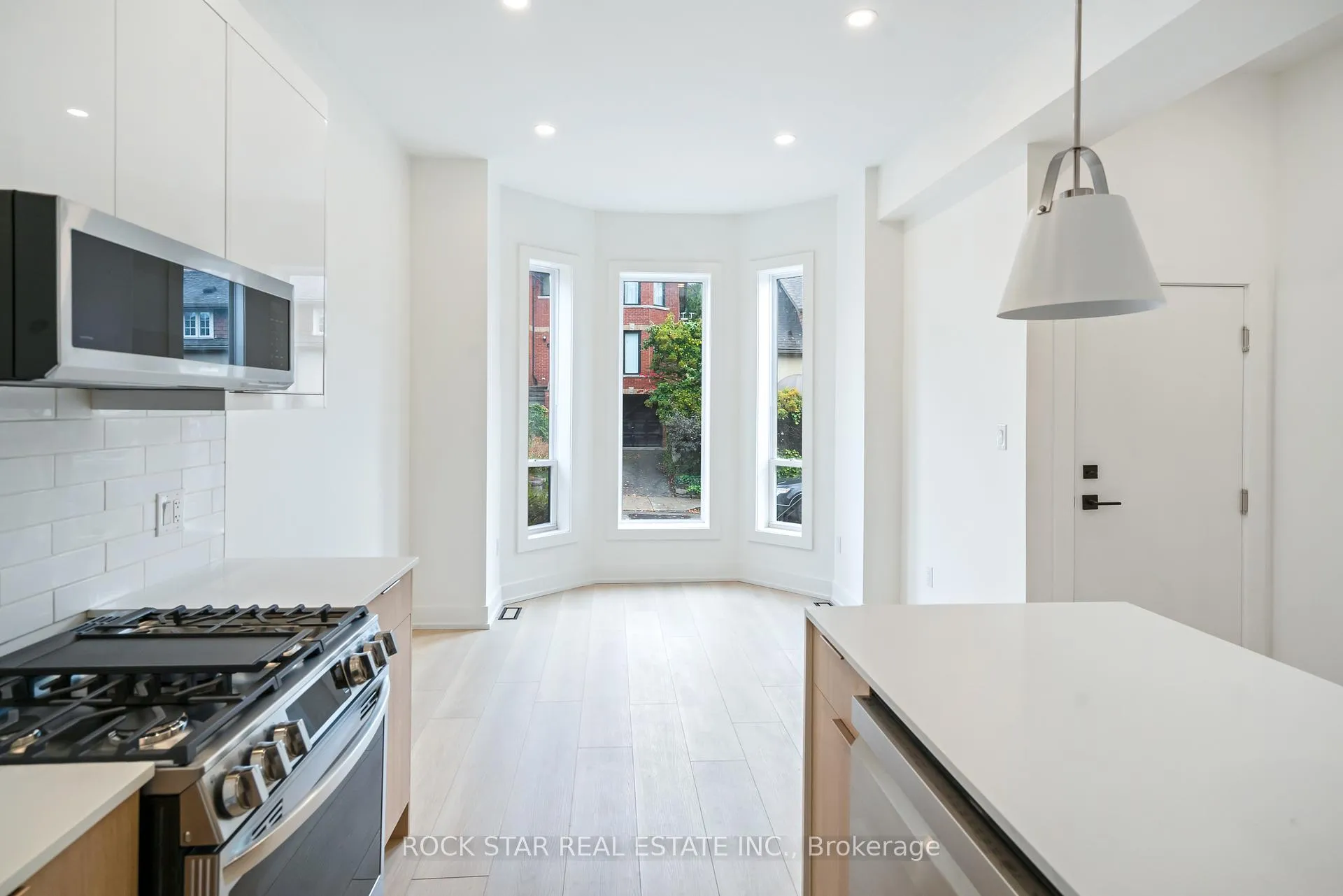 Photo 17 of 42 Ray Street S, Hamilton, Strathcona — HOMEH
