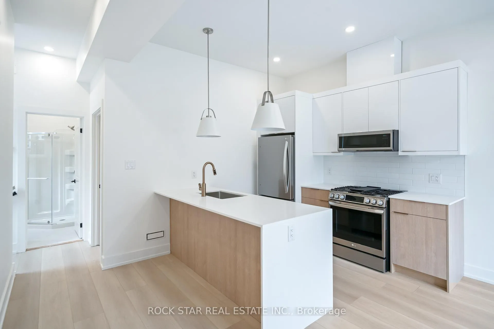 Photo 18 of 42 Ray Street S, Hamilton, Strathcona — HOMEH
